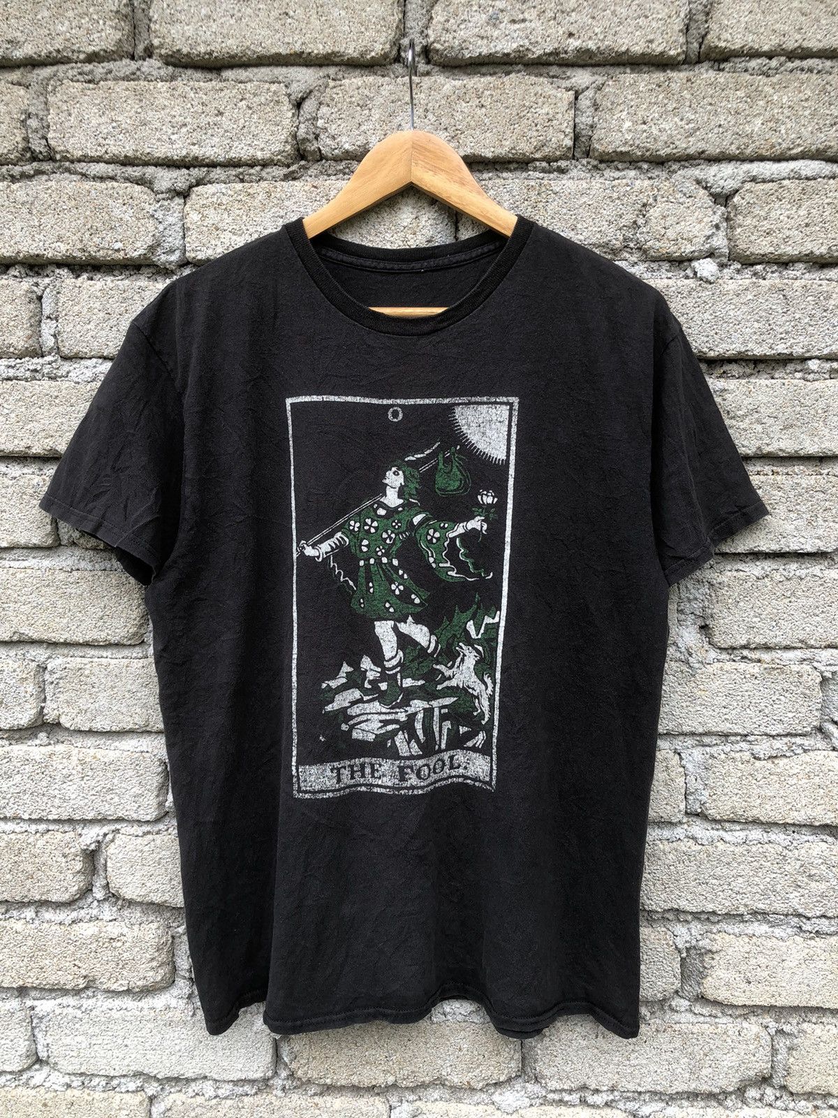 Band Tees × Vintage Vintage Sunfaded The Fool Tarot Card Tshirt Size US L / EU 52-54 / 3 - 1 Thumbnail