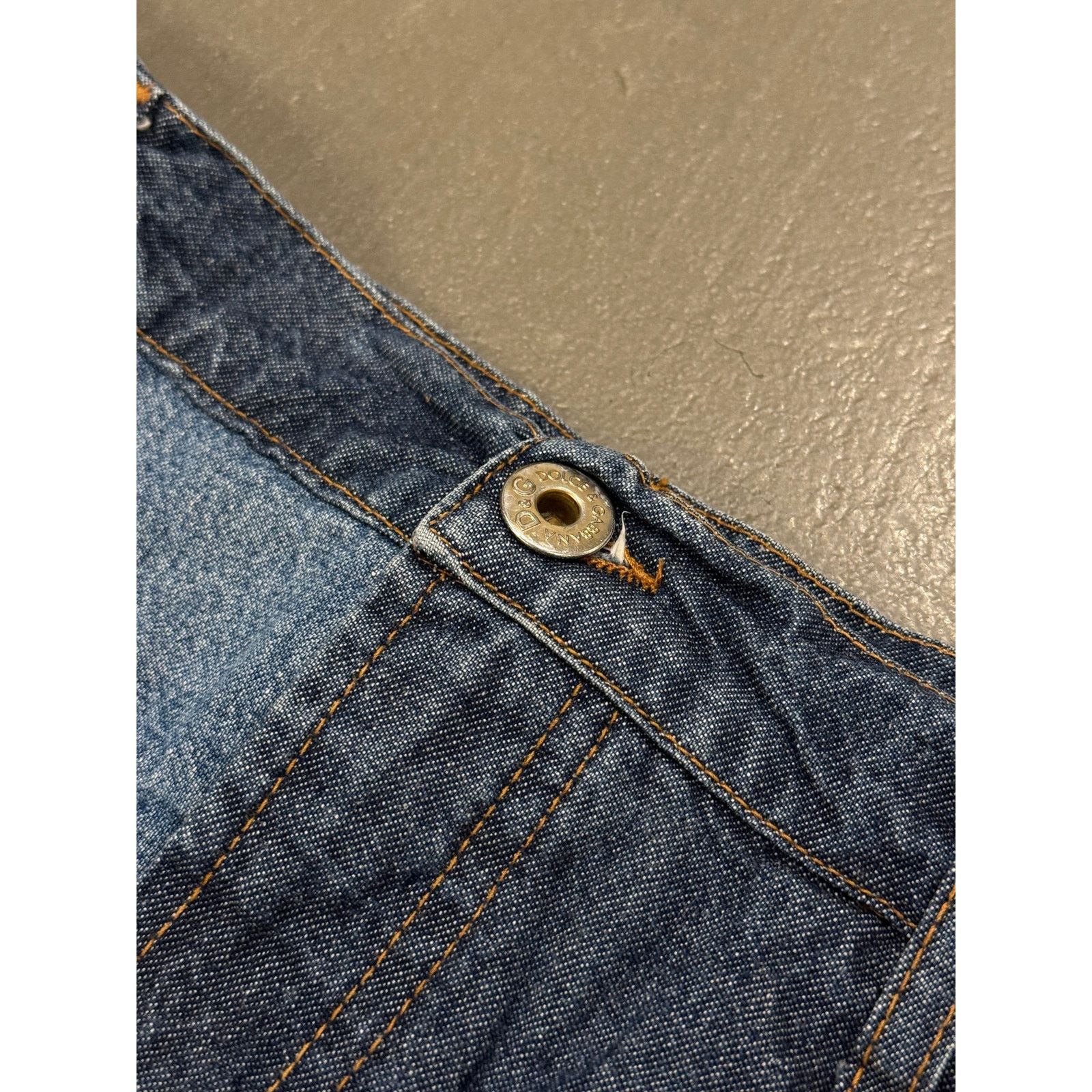 Dolce & Gabbana 2000s Dolce & Gabbana patchwork asymmetrical denim skirt Size 27" / US 4 / IT 40 - 7 Thumbnail