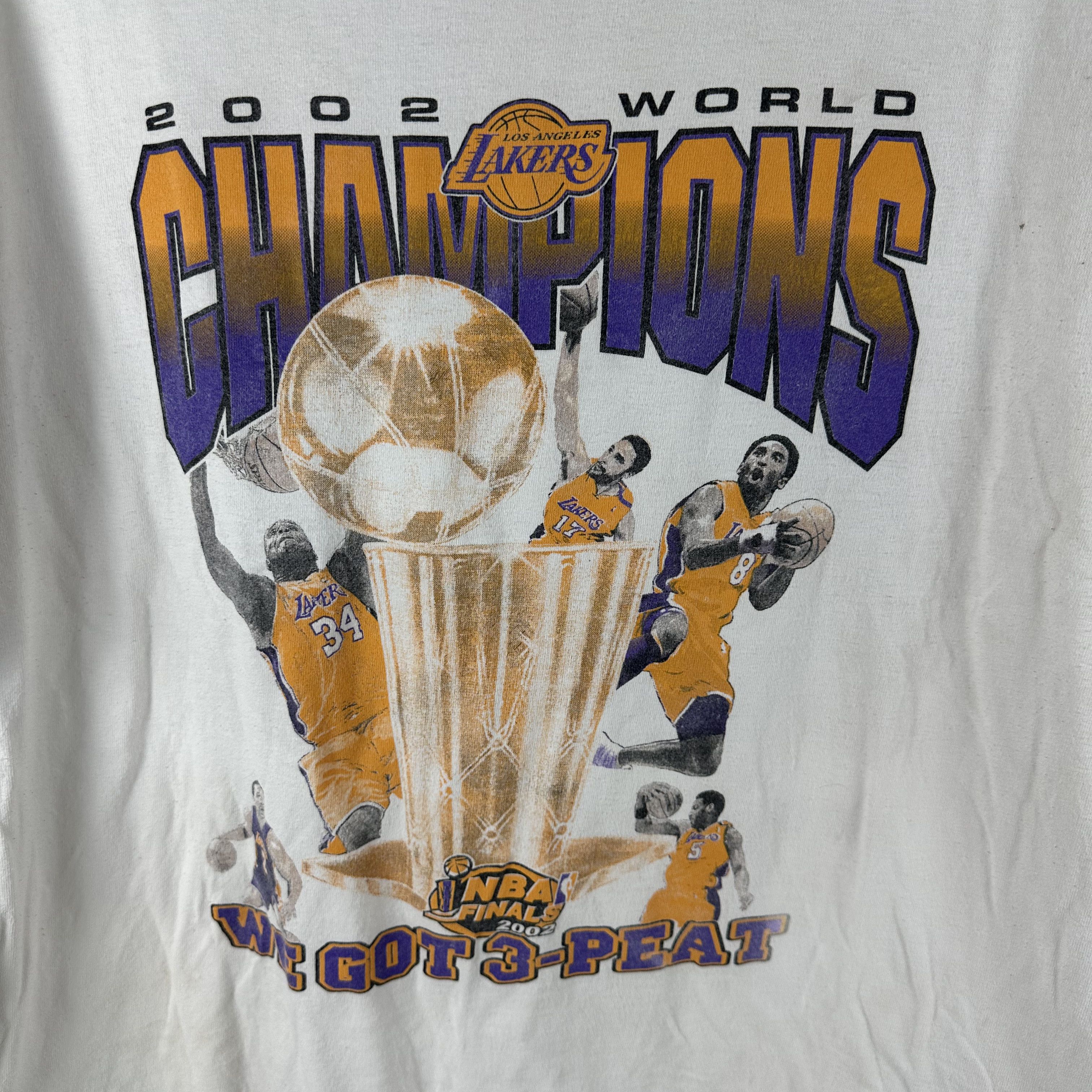 Vintage 2002 LA Lakers Kobe Bryant Shaq NBA We Got 3 Peat T-shirt Size US L / EU 52-54 / 3 - 2 Thumbnail
