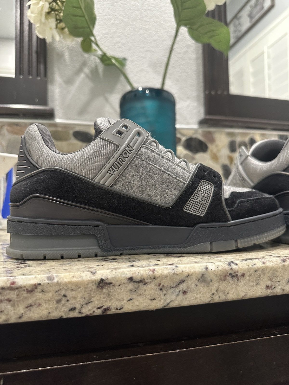 Louis Vuitton LOUIS VUITTON GREY WOOL BLACK LOW TOP TRAINERS SNEAKERS Size US 6.5 / EU 39-40 - 9 Thumbnail