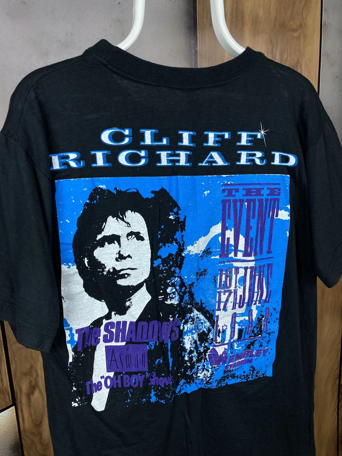 Band Tees 🎸Vintage 1989 T-Shirt Cliff Richard The Shadows Rock Band🎸 Size US L / EU 52-54 / 3 - 4 Thumbnail