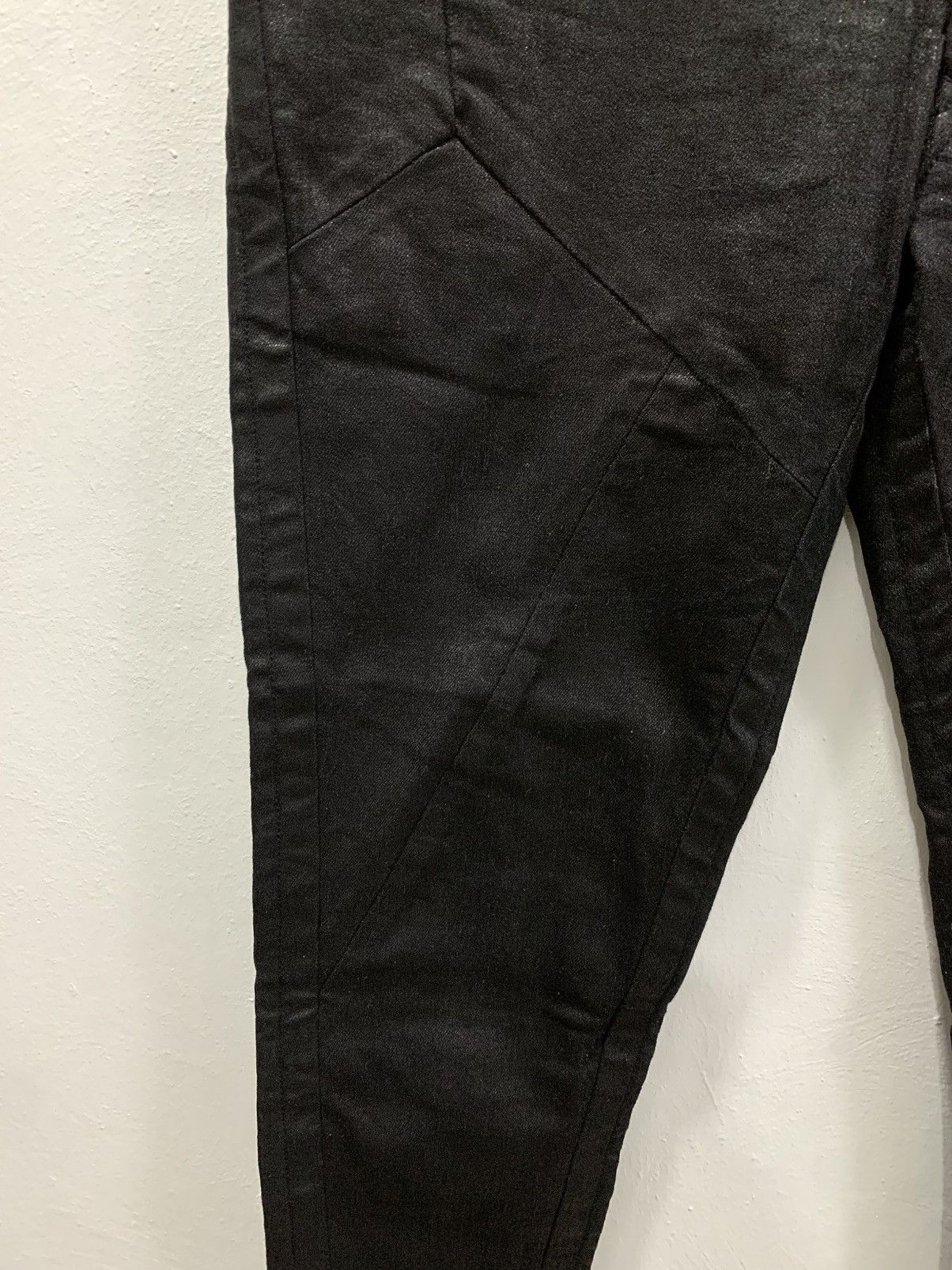 Julius JULIUS FALL WINTER 15-16 “SPHERE” COATED SKINNY LONG PANTS Size US 32 / EU 48 - 4 Thumbnail