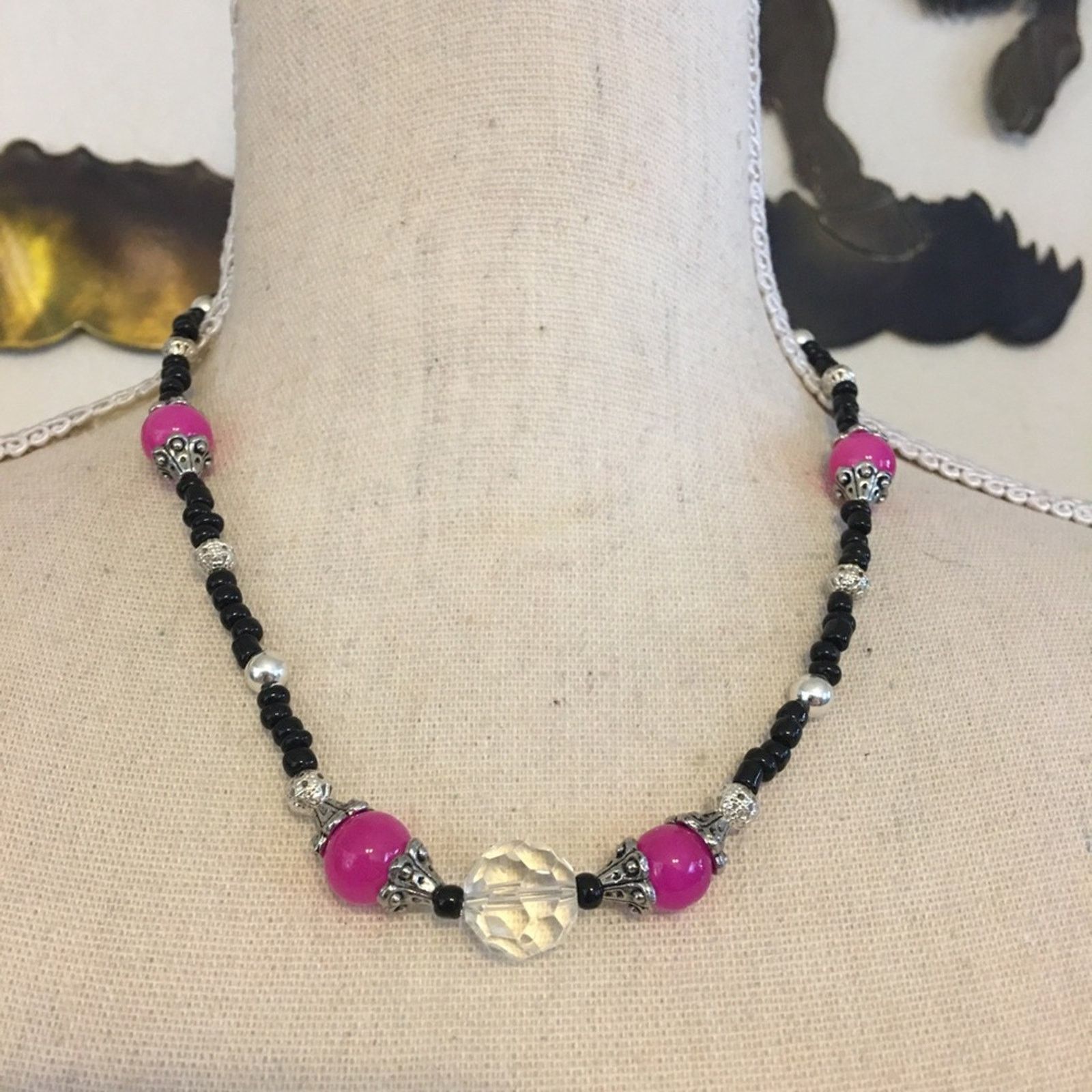 Handmade Artisan Hot pink pearl seed bead necklace Size ONE SIZE - 1 Thumbnail