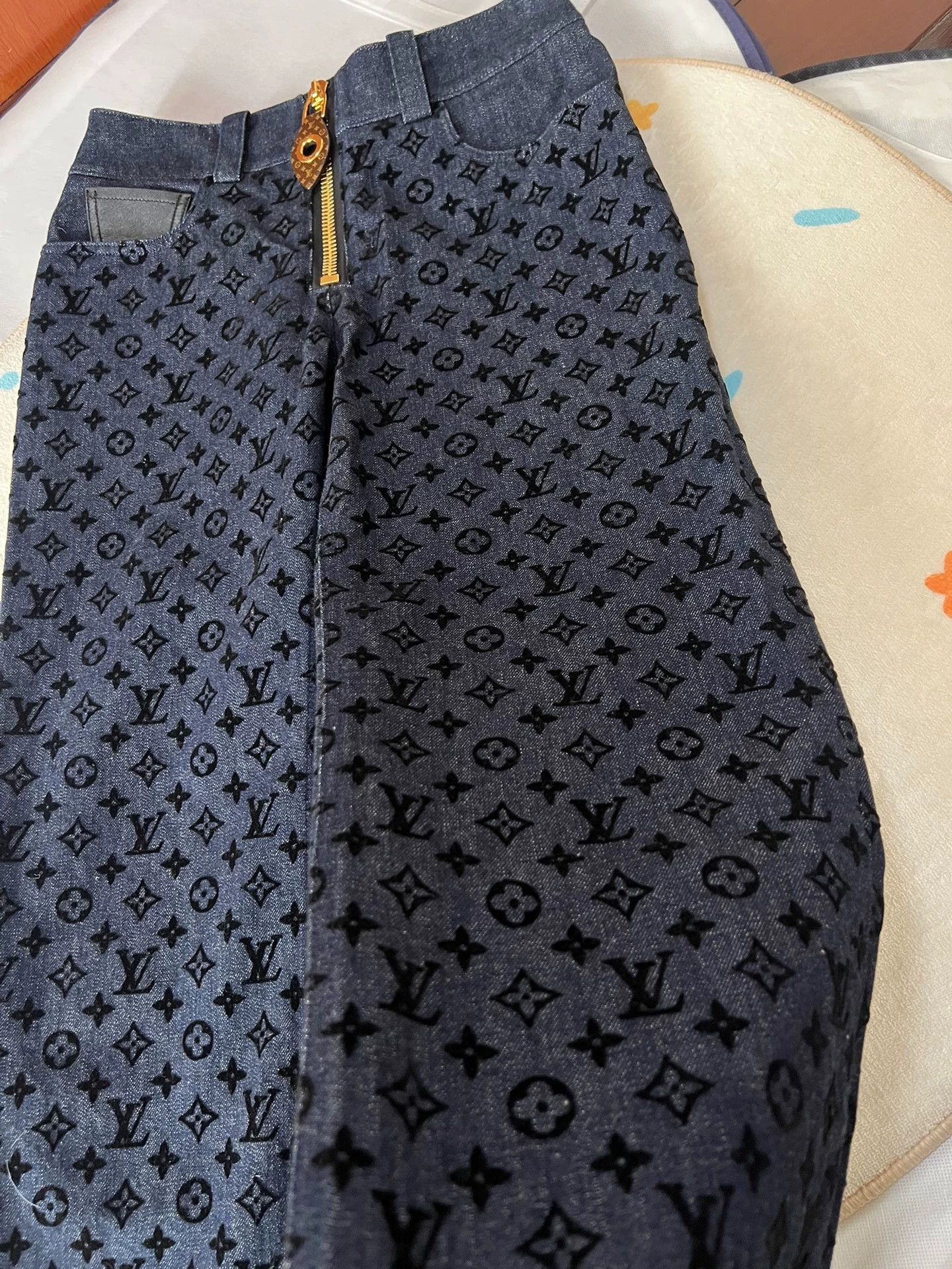 Louis Vuitton Louis Vuitton all-over print jeans, size 38 Size 26" / US 2 / IT 38 - 5 Thumbnail