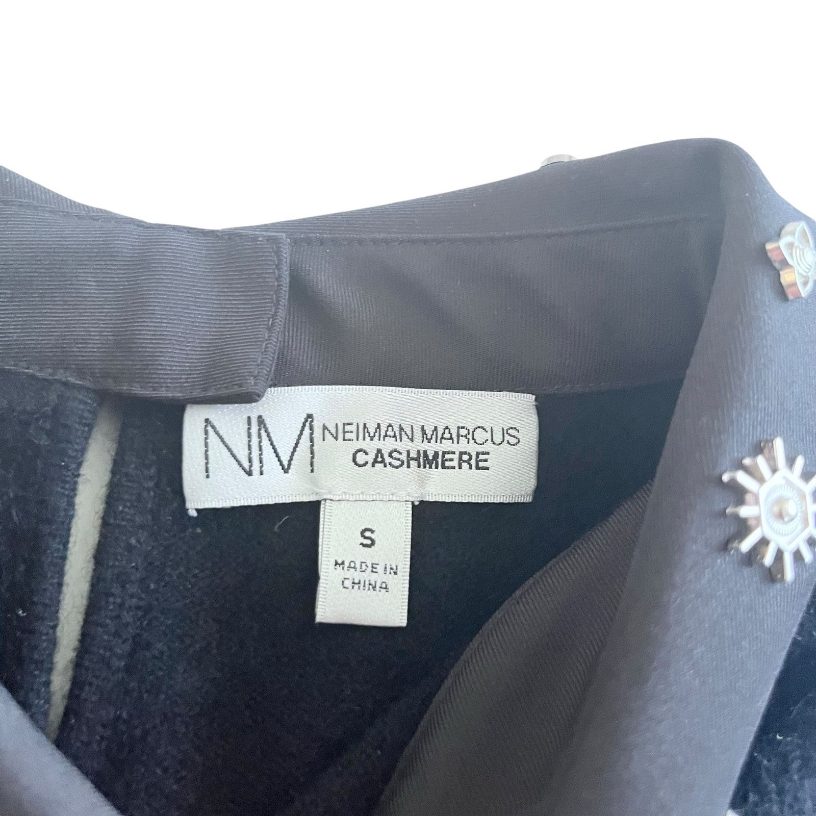 Neiman Marcus Neiman Marcus Cashmere Black Embellished Collar Sweater Size S / US 4 / IT 40 - 3 Thumbnail