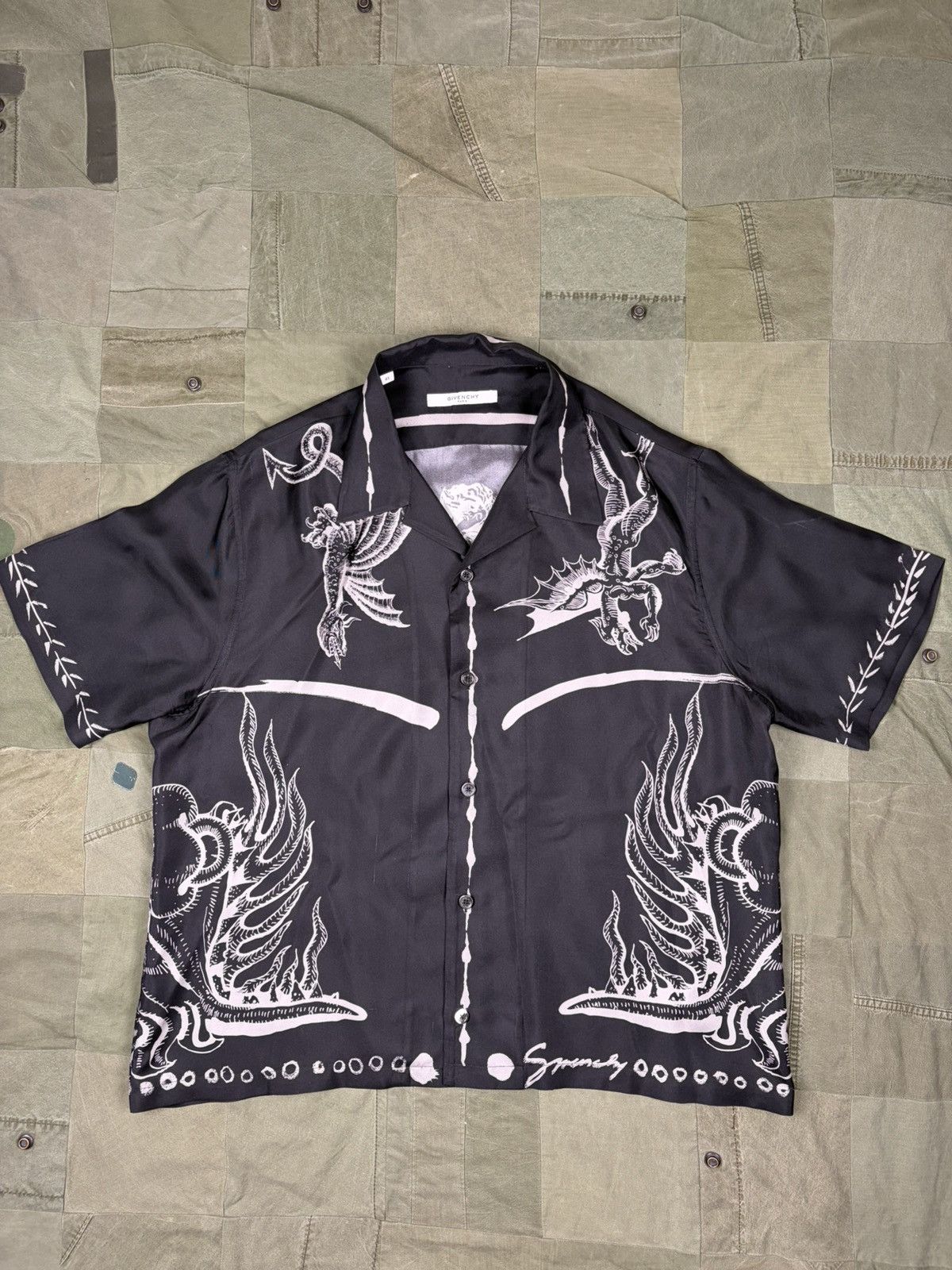 Givenchy Silk Shirt with Dragon Graphic Size US L / EU 52-54 / 3 - 1 Thumbnail