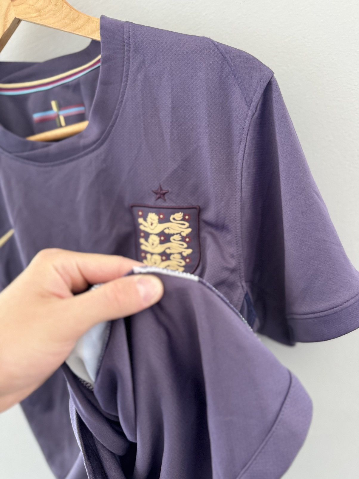 Other 2024 England Stadium Away Soccer Jersey Nike Men's Size M Size US M / EU 48-50 / 2 - 5 Thumbnail