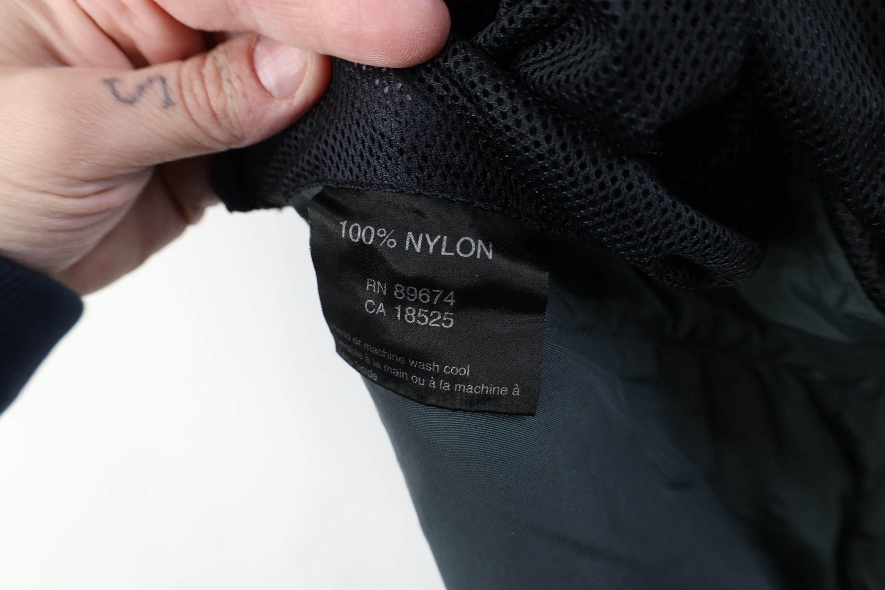 Mountain Hardwear Vintage Mountain Hardwear Packable Hooded Rain Jacket Size US L / EU 52-54 / 3 - 12 Thumbnail