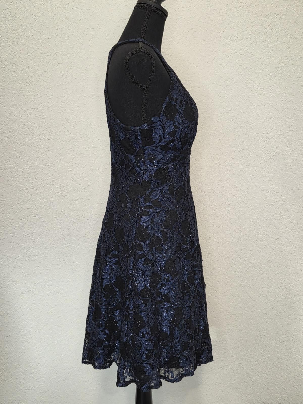 Designer Nightway Glitter-Lace Keyhole Halter Dress - NWOT (New) Size M / US 6-8 / IT 42-44 - 6 Thumbnail