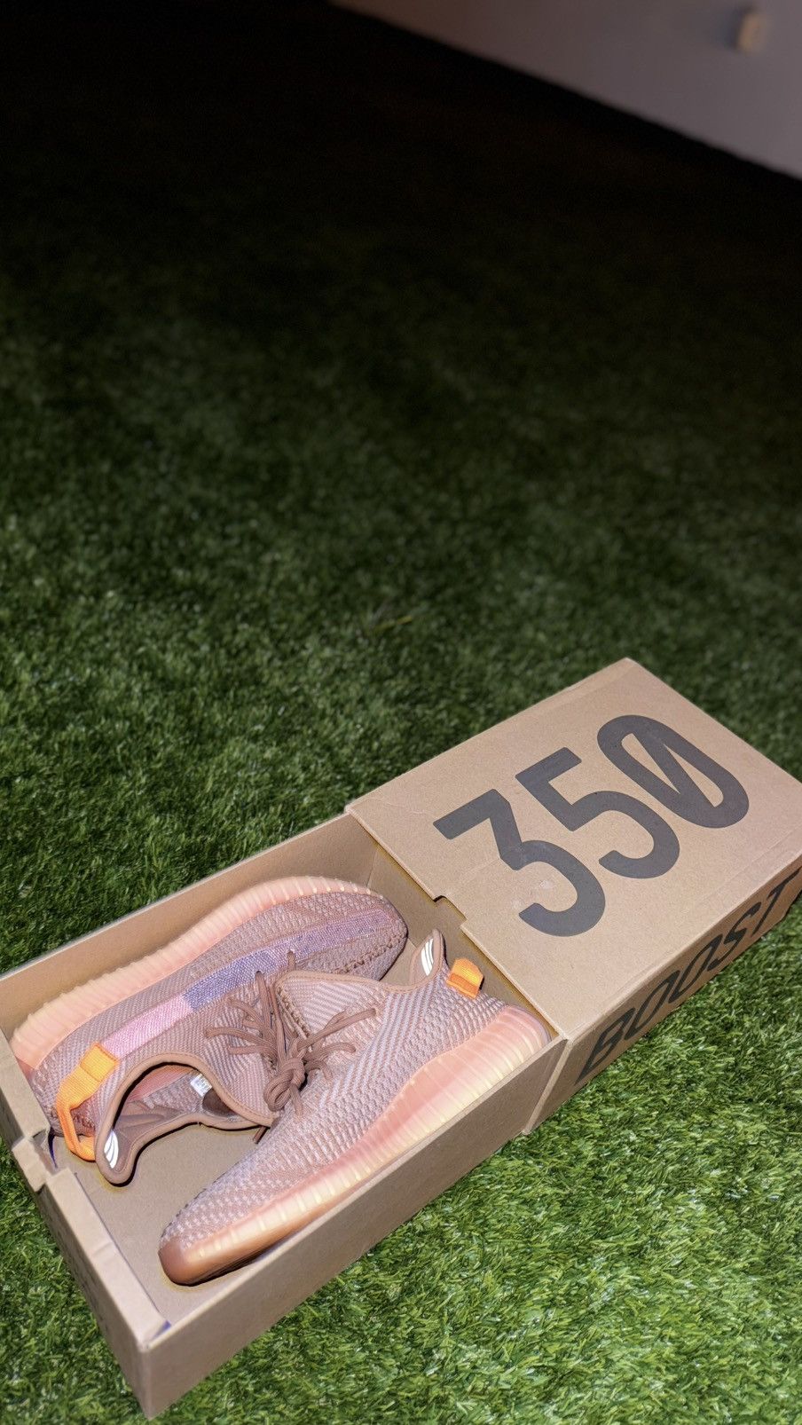 Adidas Yeezy 350 V2 Clay Size US 11 / EU 44 - 8 Thumbnail