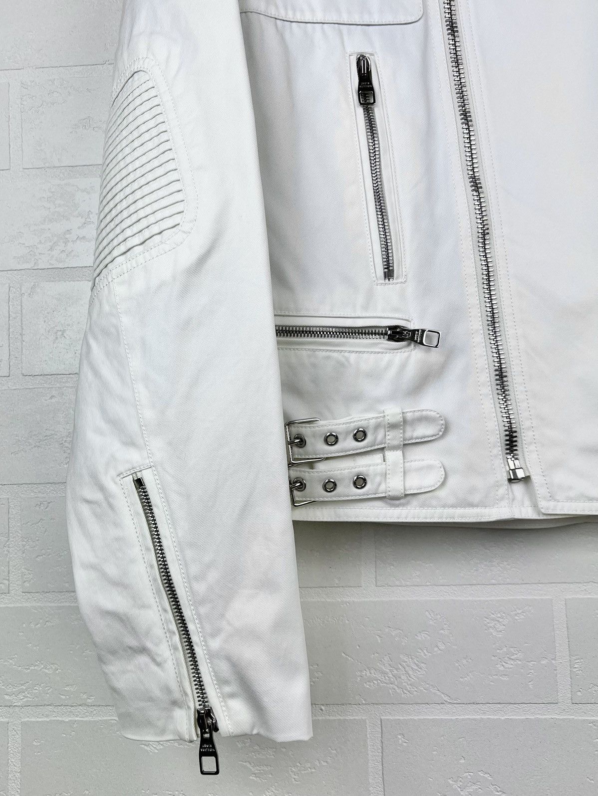 Louis Vuitton LOUIS VUITTON Jacket Biker Cotton Zippers Pocket LV White Size US XL / EU 56 / 4 - 7 Thumbnail