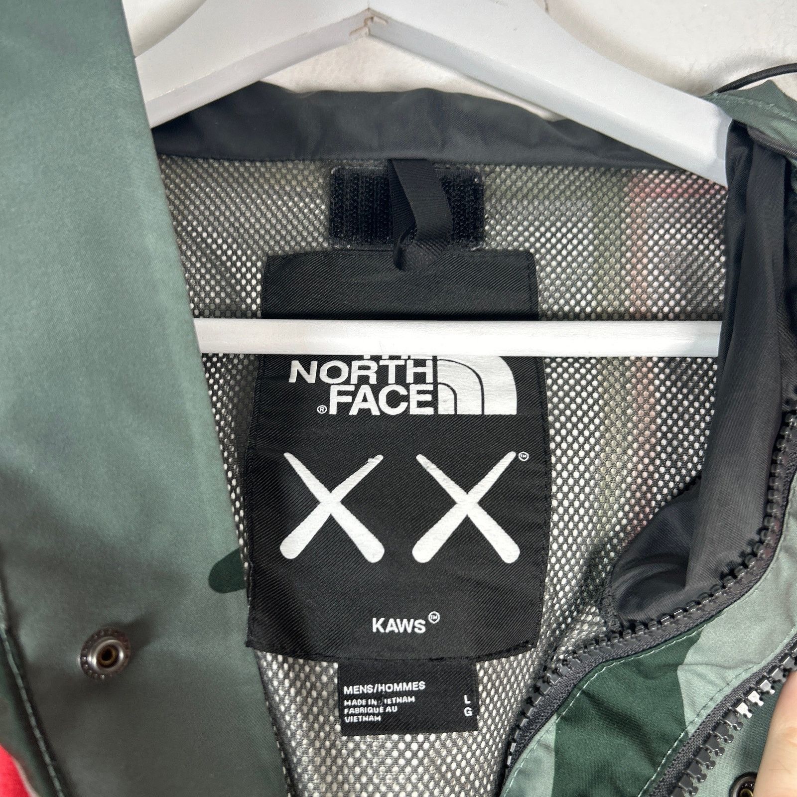 Kaws × The North Face Kaws x The North Face Retro 1986 Mountain Jacket Green Size US L / EU 52-54 / 3 - 8 Thumbnail