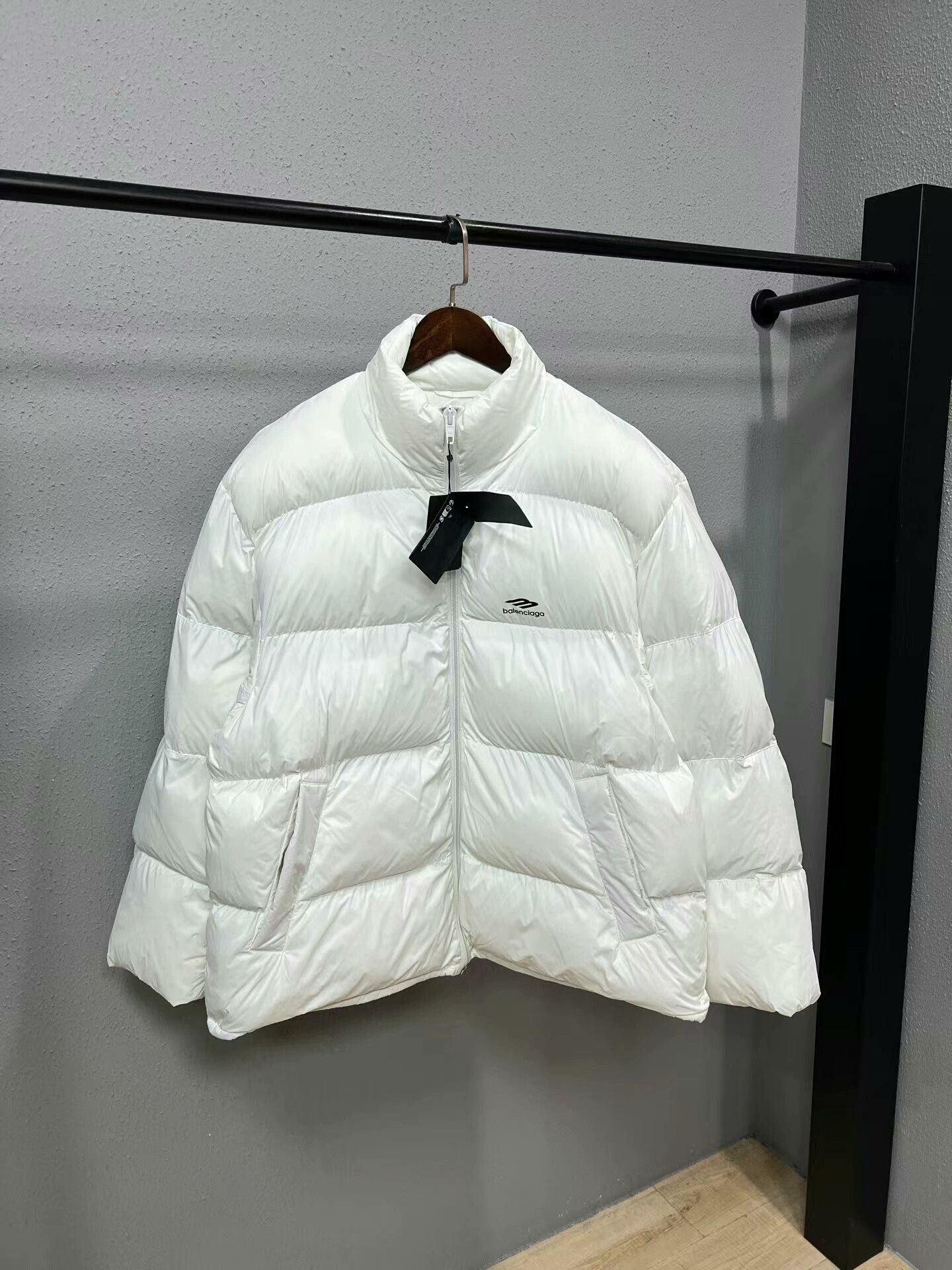 Balenciaga balenciaga 3b down jacket in white Size US XL / EU 56 / 4 - 1 Thumbnail