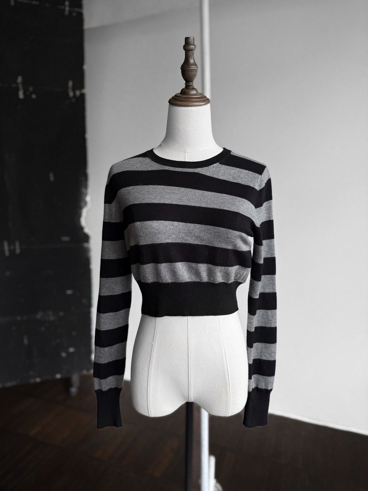 Designer Paula Cahen D’Anvers Black Grey Striped Knit Crop Sweater Size M / US 6-8 / IT 42-44 - 1 Thumbnail