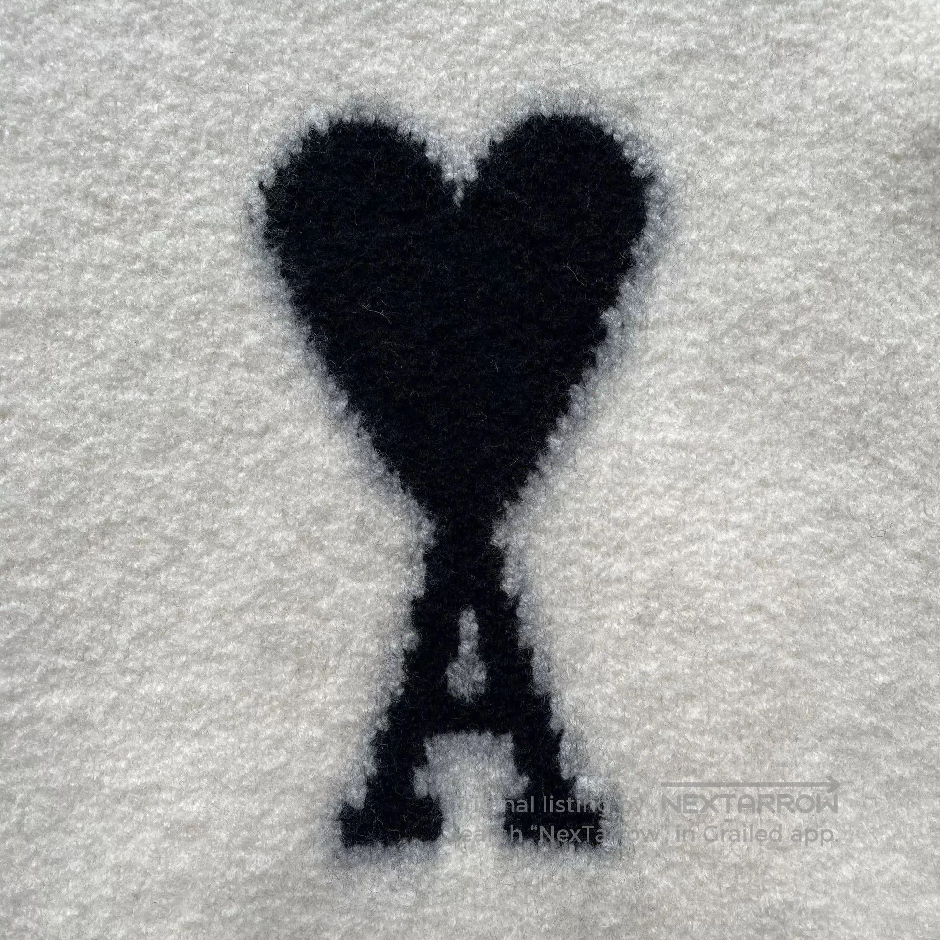 AMI Cream Relaxed Fit Heart Logo Sweater. Size XL / US 12-14 / IT 48-50 - 2 Thumbnail