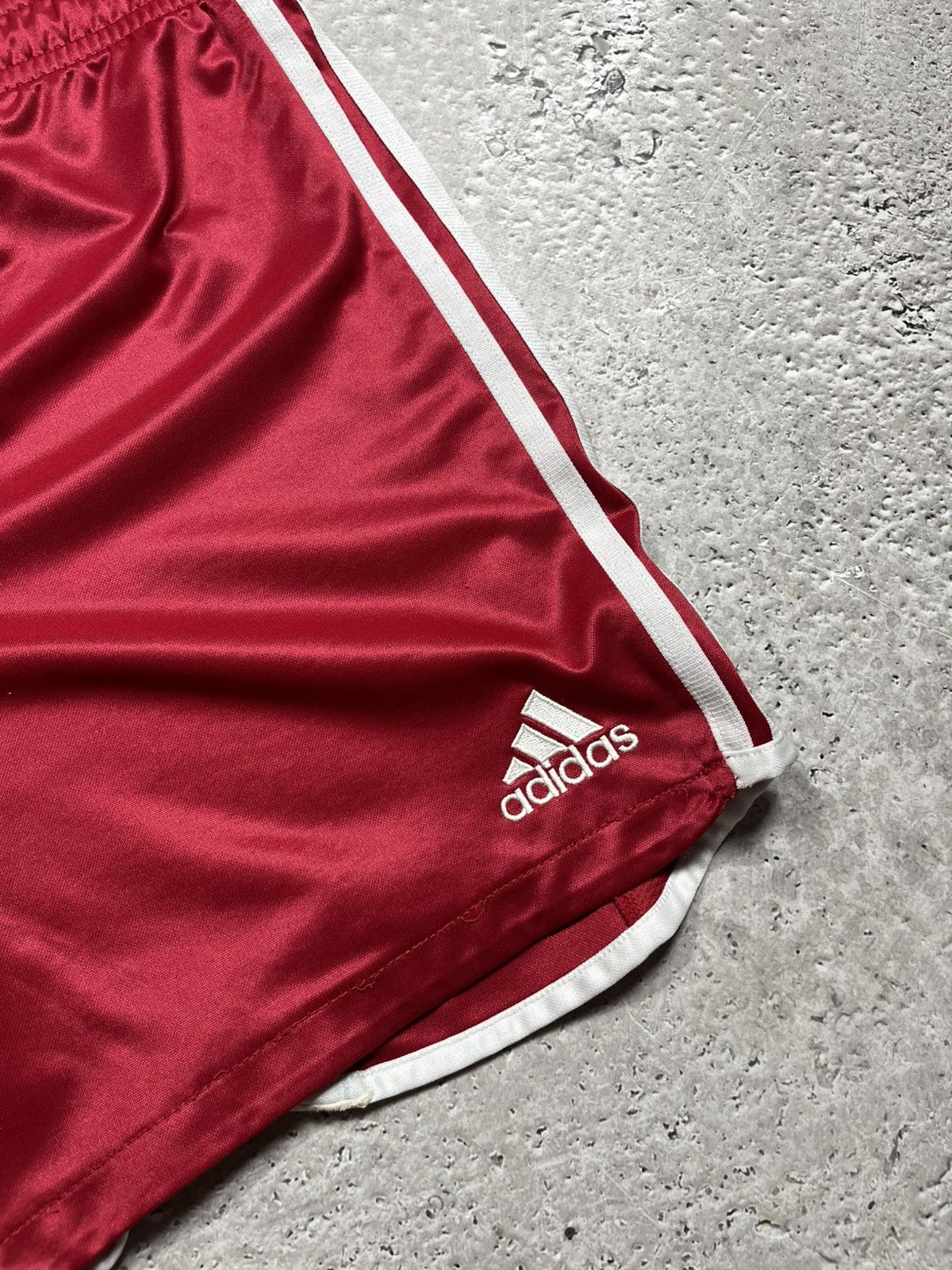 Adidas × Vintage Adidas Bayern Munich Red Football Shorts M Made in Portugal Size US 32 / EU 48 - 5 Thumbnail