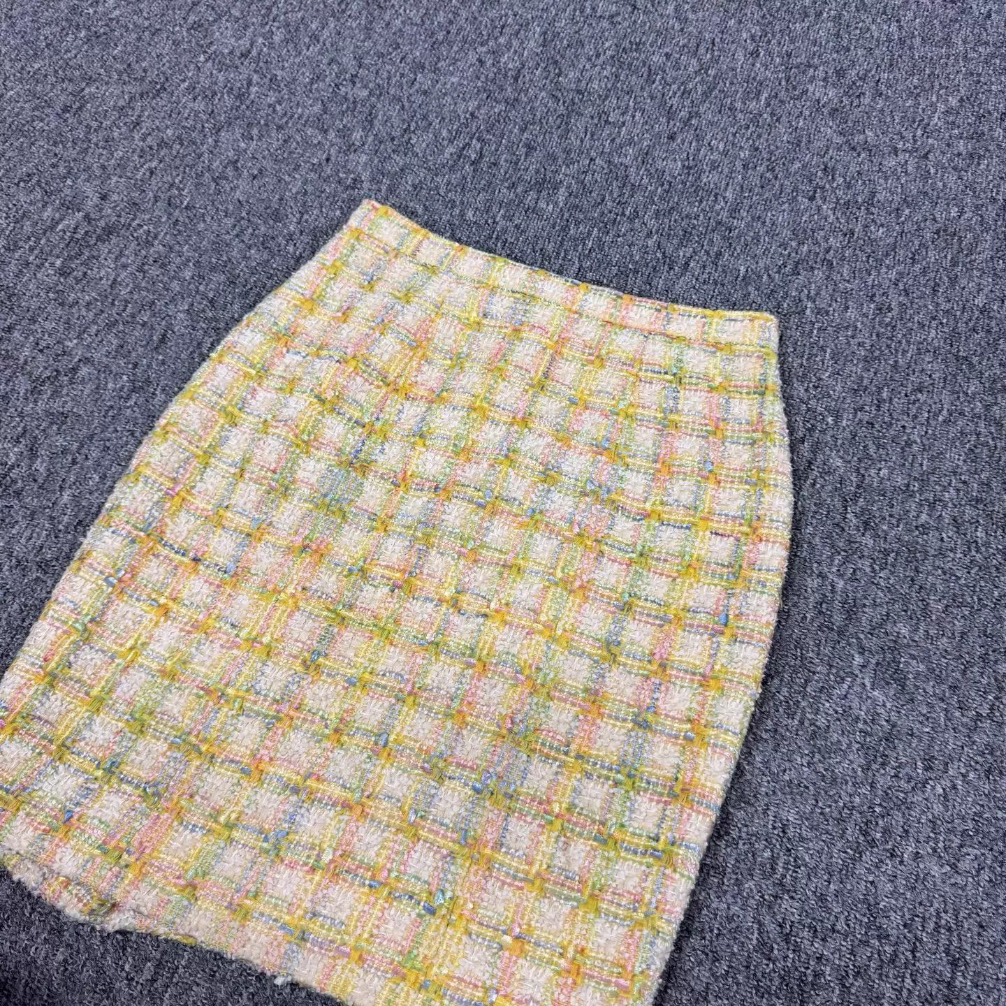 Chanel Chanel 96 Rainbow Check Camellia Silver Skirt 42 99New Size 28" / US 6 / IT 42 - 3 Thumbnail