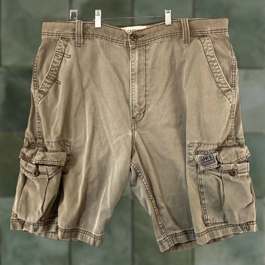 Levi's Levi's Mens Cargo Shorts 40W Khaki Y2K Vintage Cargo Shorts Mens 40W Beige Levi's Vintage Size US 40 / EU 56 - 1 Thumbnail