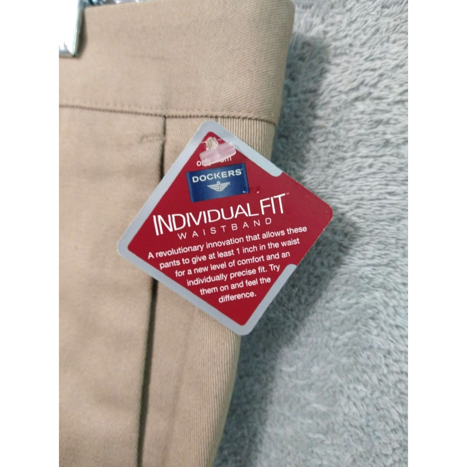 Dockers Dockers Pants Mens 36x34 Beige Classic Fit Pleated Khakis Classic Mens Pants Beige Cotton 36 Inseam 34 Straight Wide-Leg Preppy Theme Mens Size US 36 / EU 52 - 7 Thumbnail