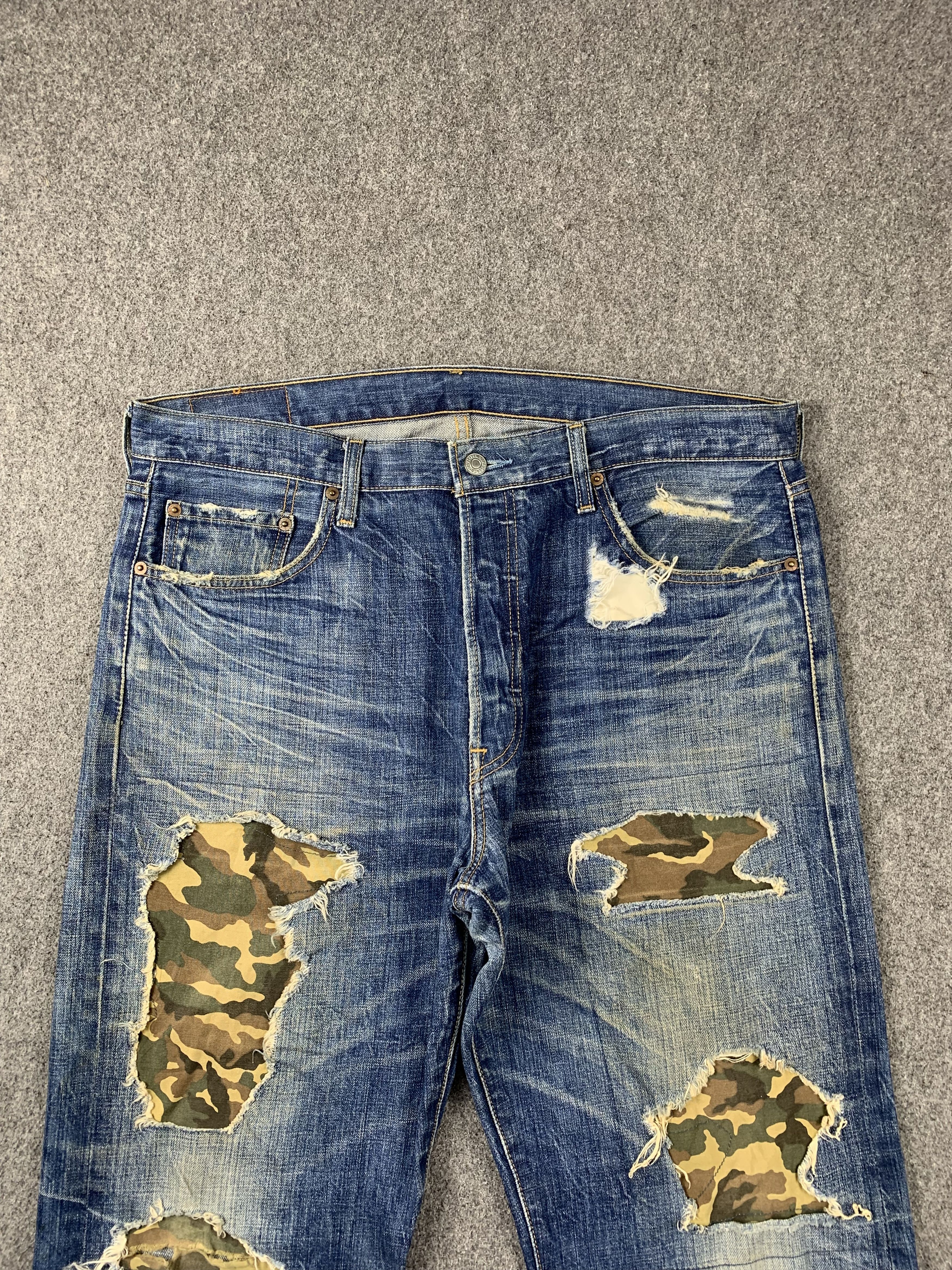 Vintage Distressed Levis 501 Faded Blue Jeans DP1975