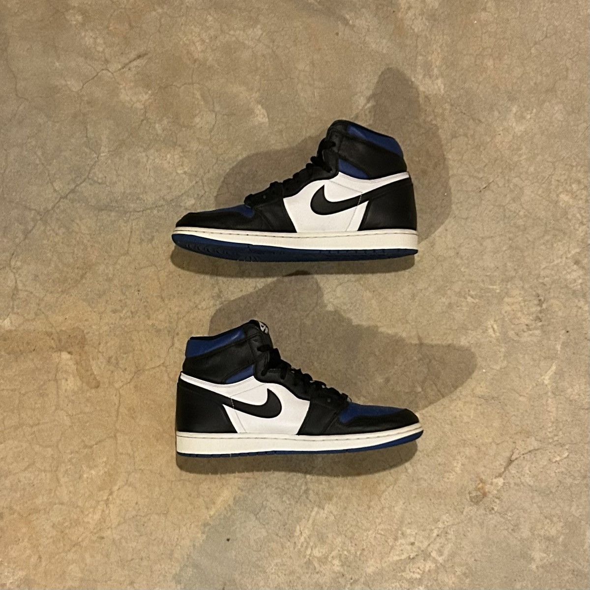 Jordan Brand × Nike Air Jordan 1 Retro High Royal Toe 2020 US 10.5 Size US 10.5 / EU 43-44 - 2 Thumbnail