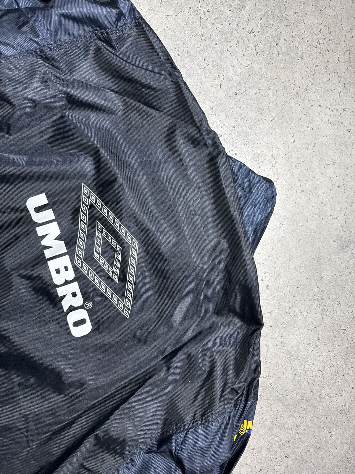 Umbro Umbro Pro Training Big Logo Nylon Light Jacket Vintage Size US XXL / EU 58 / 5 - 11 Thumbnail