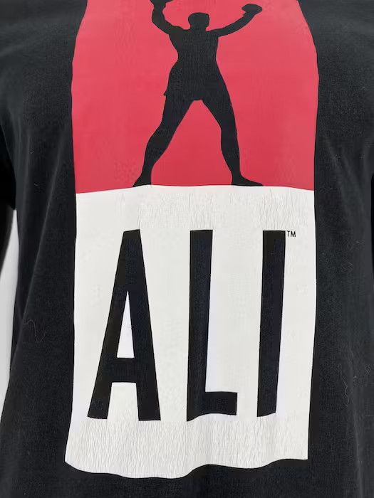 Vintage Y2K The Greatest Muhammad Ali American Boxer Faded Tshirts Size US S / EU 44-46 / 1 - 3 Thumbnail