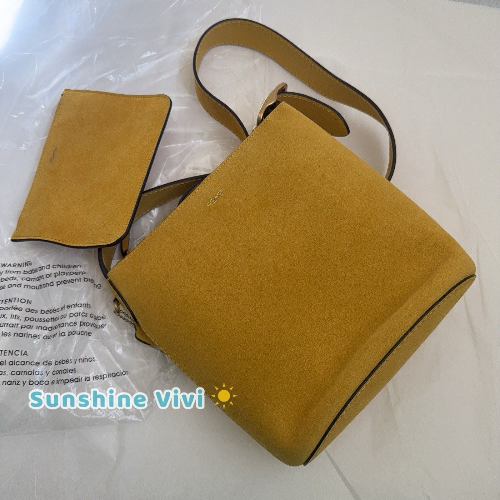 Coach NWT Coach Bleecker Bucket Bag 21 CCW84 suede yellow Size ONE SIZE - 3 Thumbnail