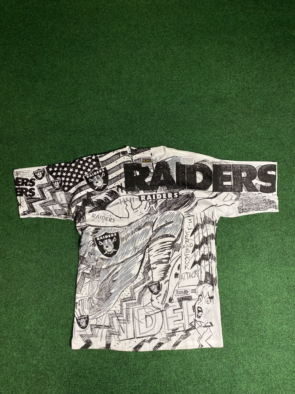 Vintage 90’s Vintage NFL Raiders Magic Johnson Tee Shirt XLarge Size US XL / EU 56 / 4 - 1 Thumbnail