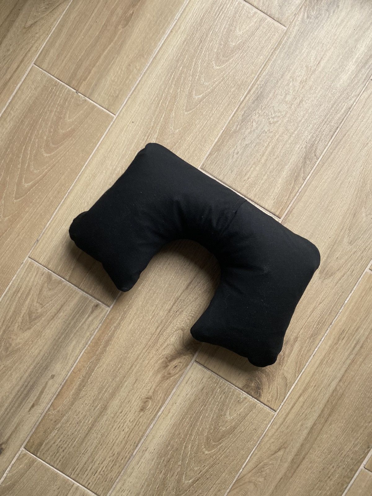 Prada Prada Luna Rossa Pillow Travel Gift Inflatable Red Tab Size ONE SIZE - 3 Thumbnail