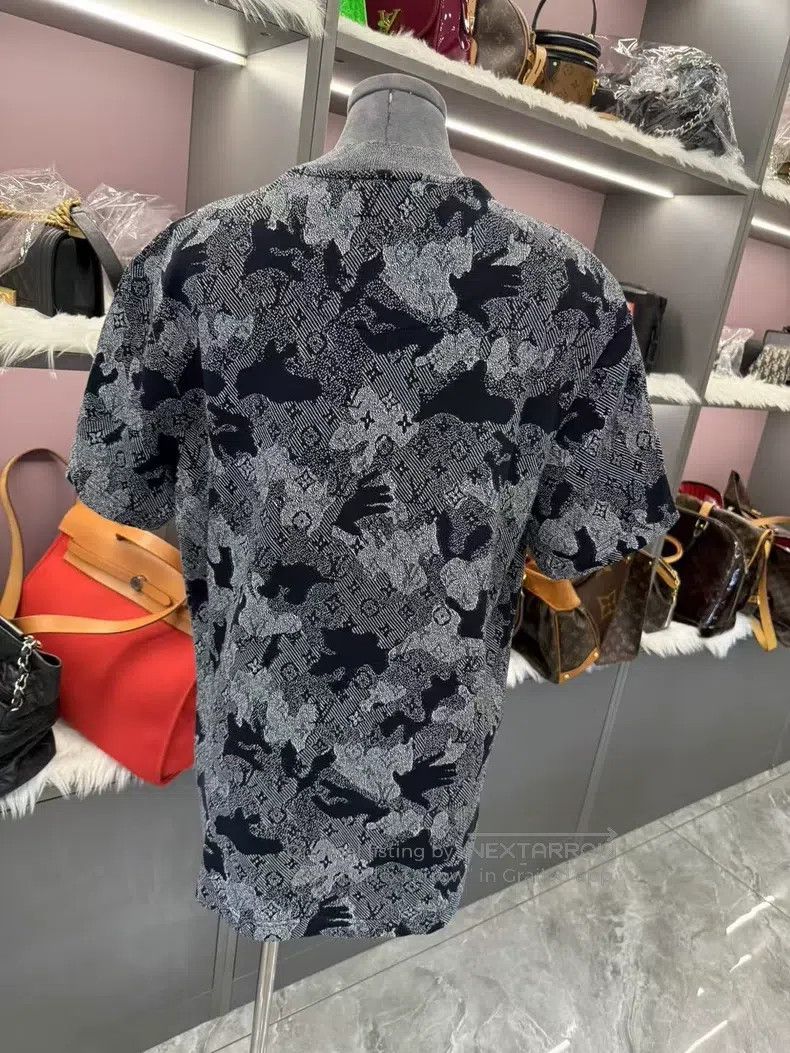 Louis Vuitton Louis Vuitton Grey floral full print knit short sleeve Size US L / EU 52-54 / 3 - 2 Thumbnail