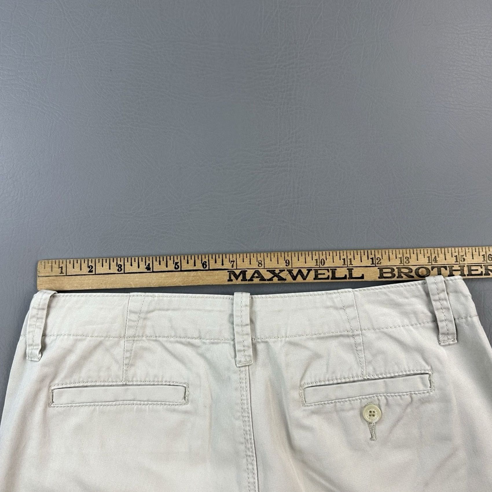 Ralph Lauren Vintage Lauren Ralph Lauren LRL Shorts Women’s 4 Beige Chino Casual Knit Cotton Front Flat Front Zip 90s Designer Retro Classic Mens Womens Size 27" / US 4 / IT 40 - 6 Thumbnail