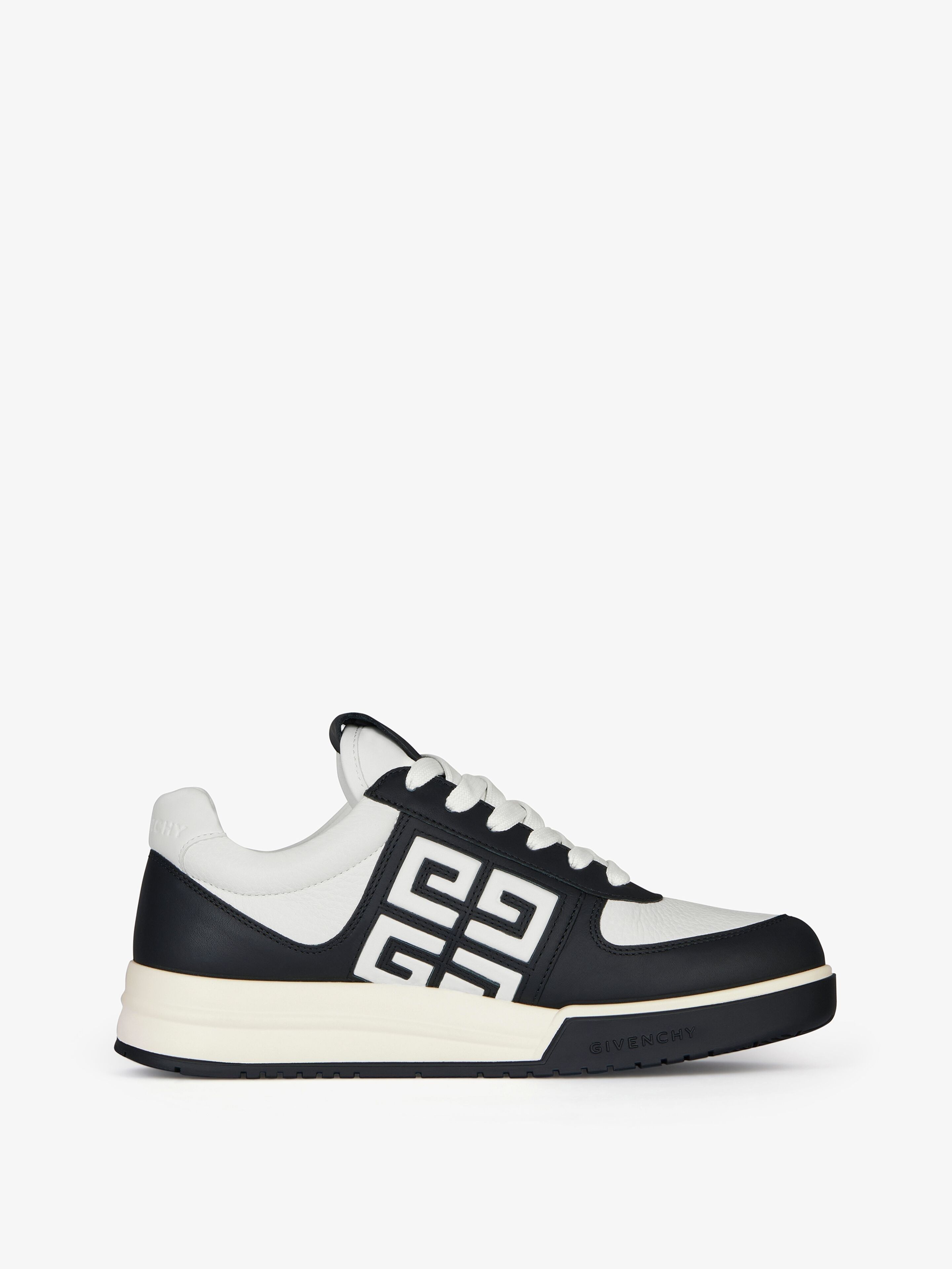 o1lv12m1025 G4 Low Top Sneakers in Black/White