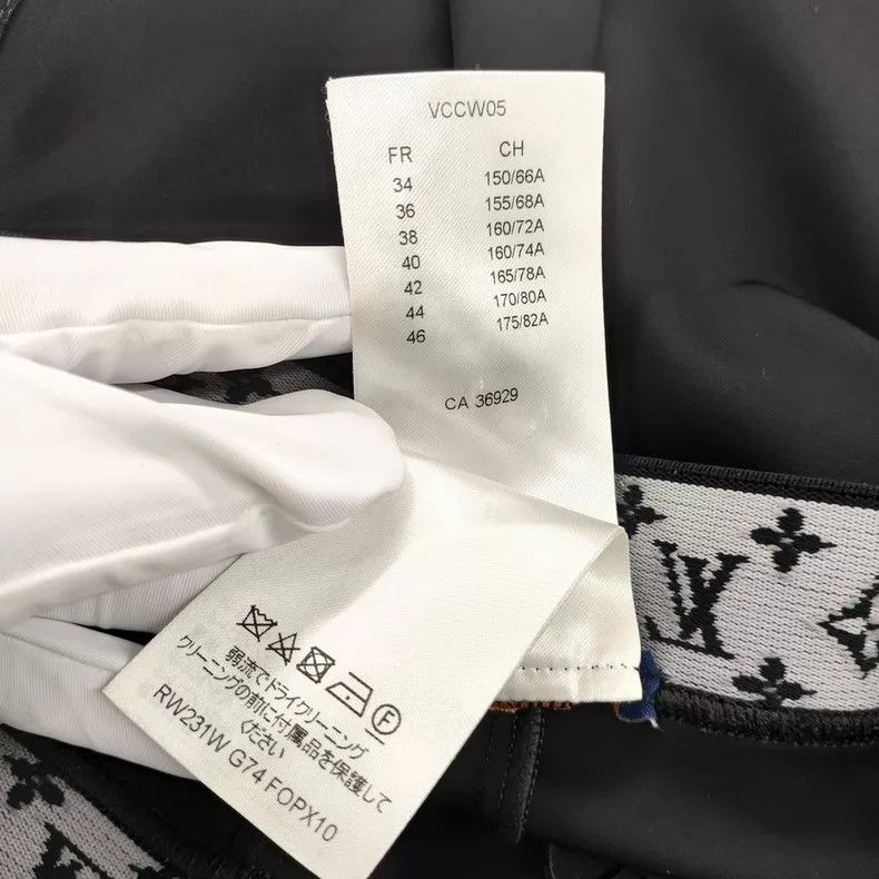 Louis Vuitton Louis Vuitton 23Ss black logo vintage zipper slouchy sport Size US 34 / EU 50 - 6 Thumbnail