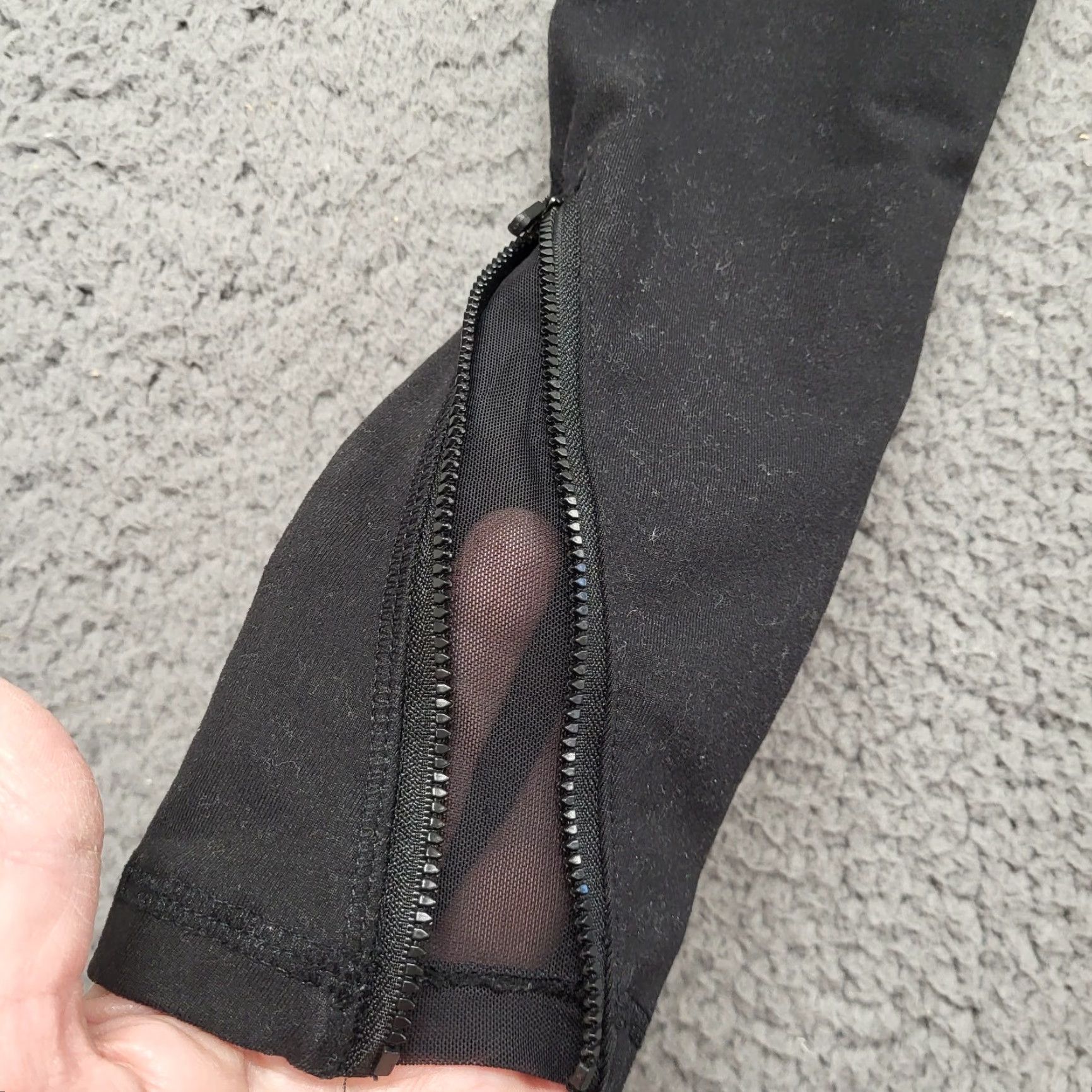 Vintage Z By Zella Joggers Womens Small Velour Sweatpants Black EUC! Casual Pants Athletic Jogger 4-6 S Zip Pockets Elastic Waist Size 28" / US 6 / IT 42 - 3 Thumbnail
