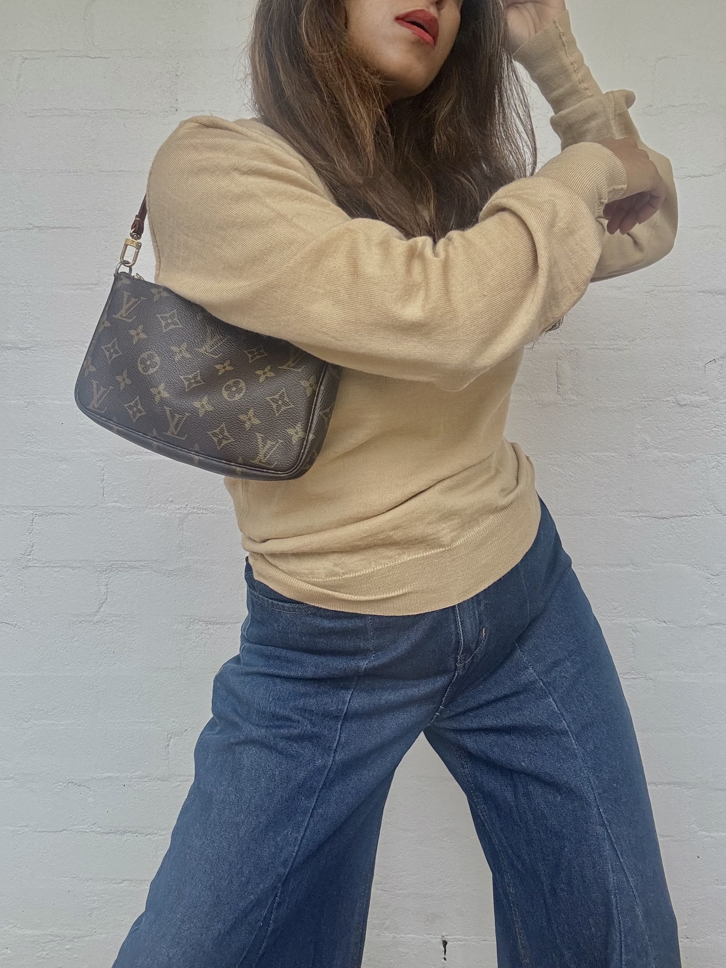 Louis Vuitton Authentic Louis Vuitton Pochette Size ONE SIZE - 4 Thumbnail