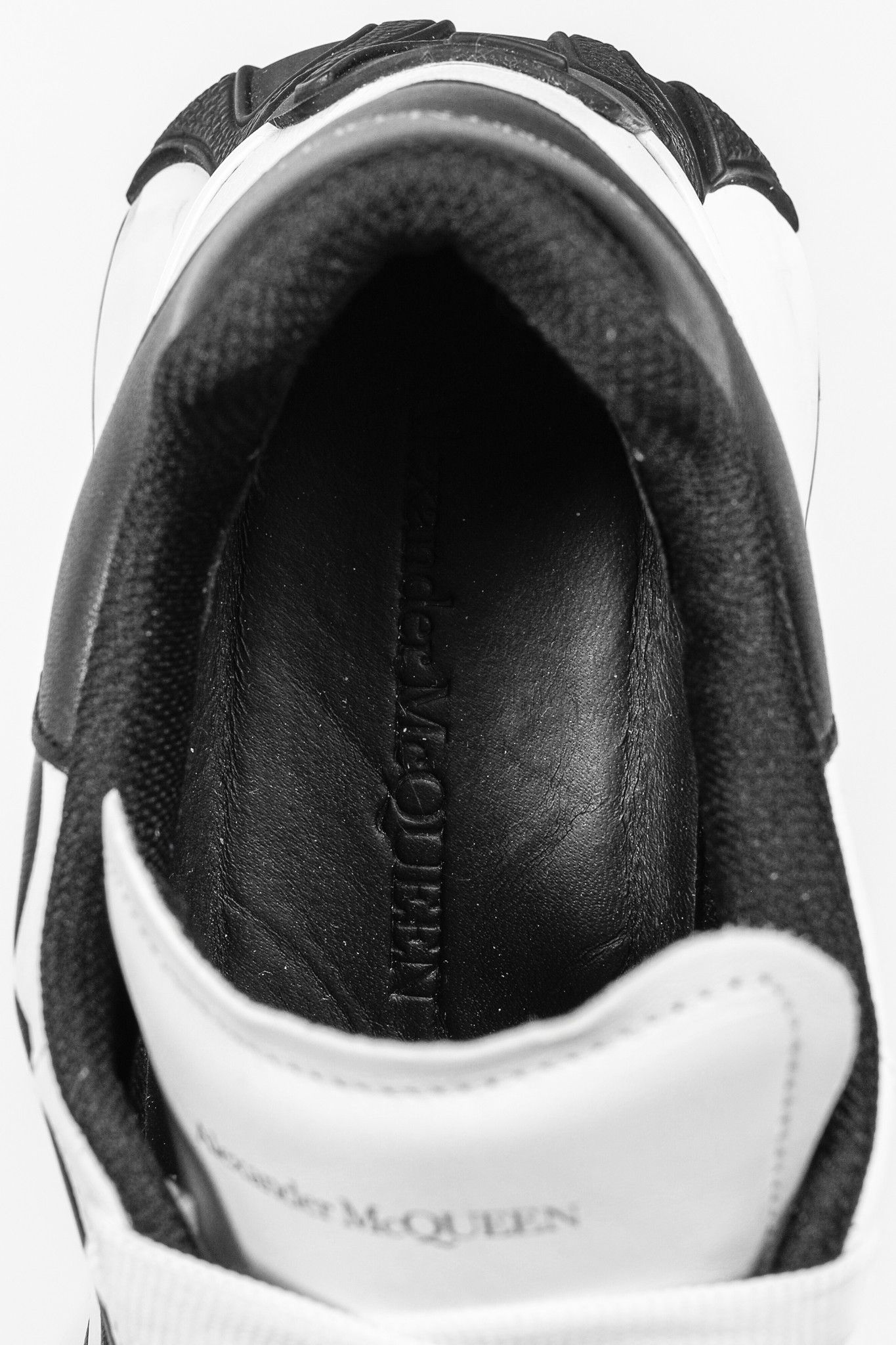 Alexander McQueen Alexander McQueen Sprint Runner White Black Leather Sneakers Size US 8.5 / IT 38.5 - 12 Thumbnail