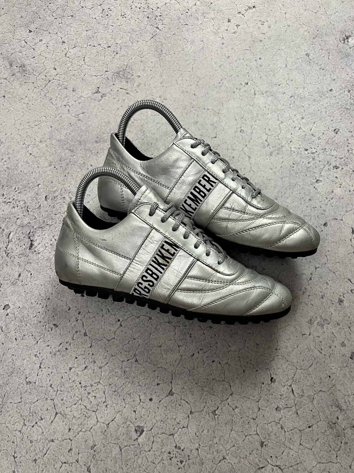 靴 DIRK BIKKEMBERGS FOOTBALL SHOES Y2K 00's Bikkembergs Shoes Football Shoes (37EU) – Bintagged
