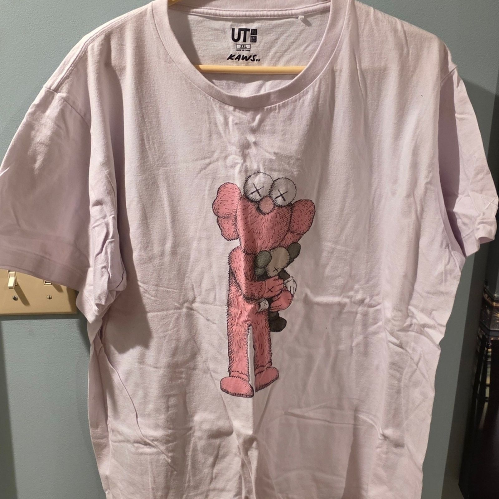 Kaws KAWS x Uniqlo Pink BFF Limited Edition Tee Size US XXL / EU 58 / 5 - 2 Thumbnail