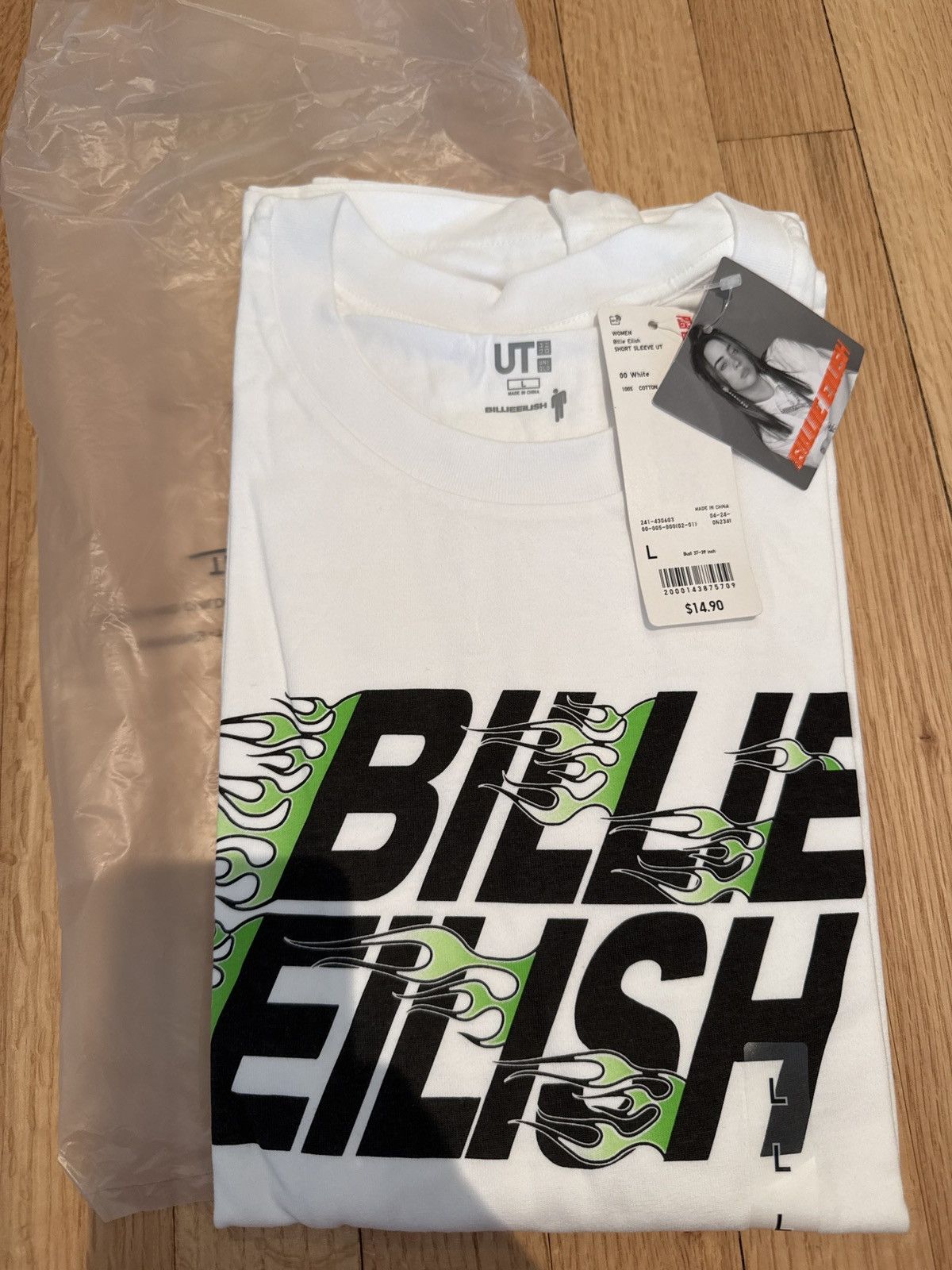 Billie Eilish Billie Eilish x Uniqlo Tshirt size L Size US L / EU 52-54 / 3 - 1 Thumbnail