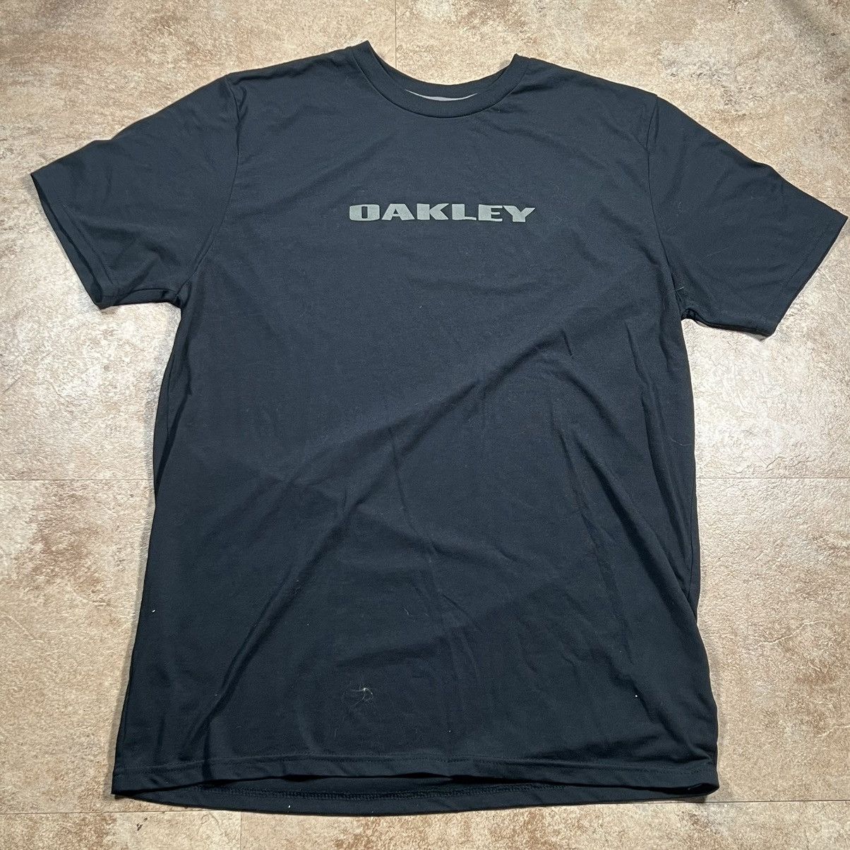 トップス OAKLEY Center Logo T-shirt Oakley Center Logo Training T-shirt - Etsy
