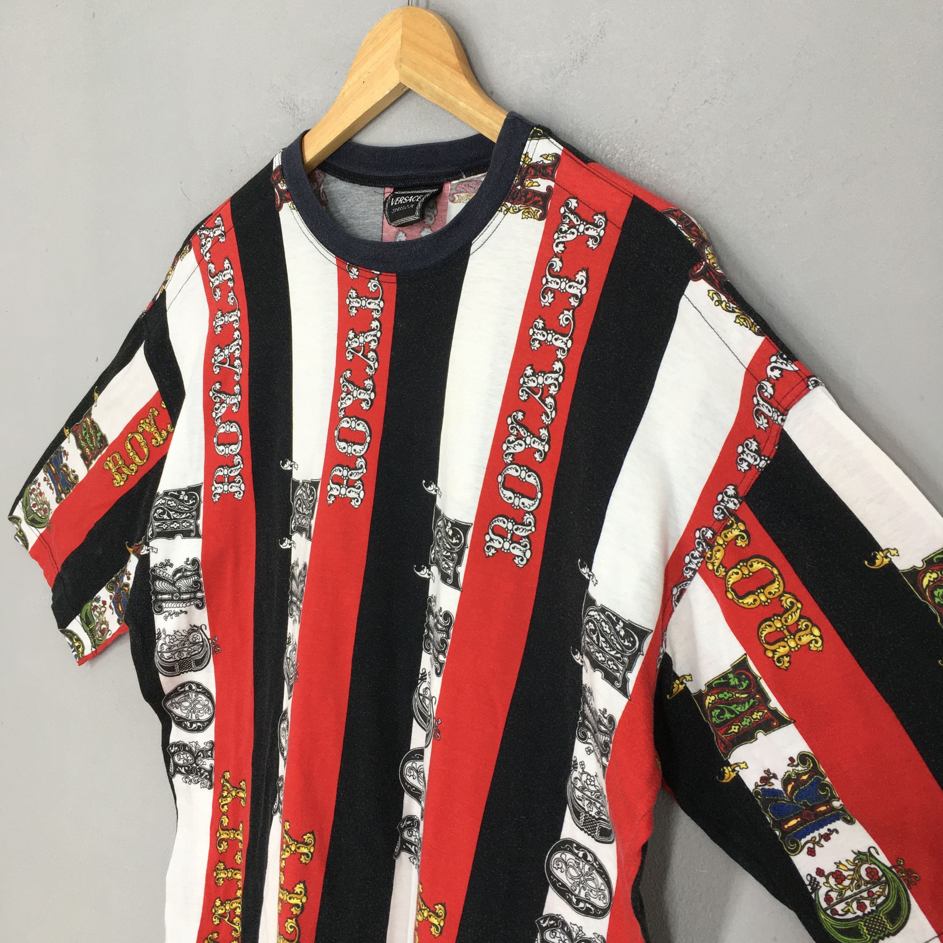 Versace × Versace Jeans Couture × Vintage Vintage Versace Medusa Royalty Striped Tshirt Medium Size US M / EU 48-50 / 2 - 5 Thumbnail