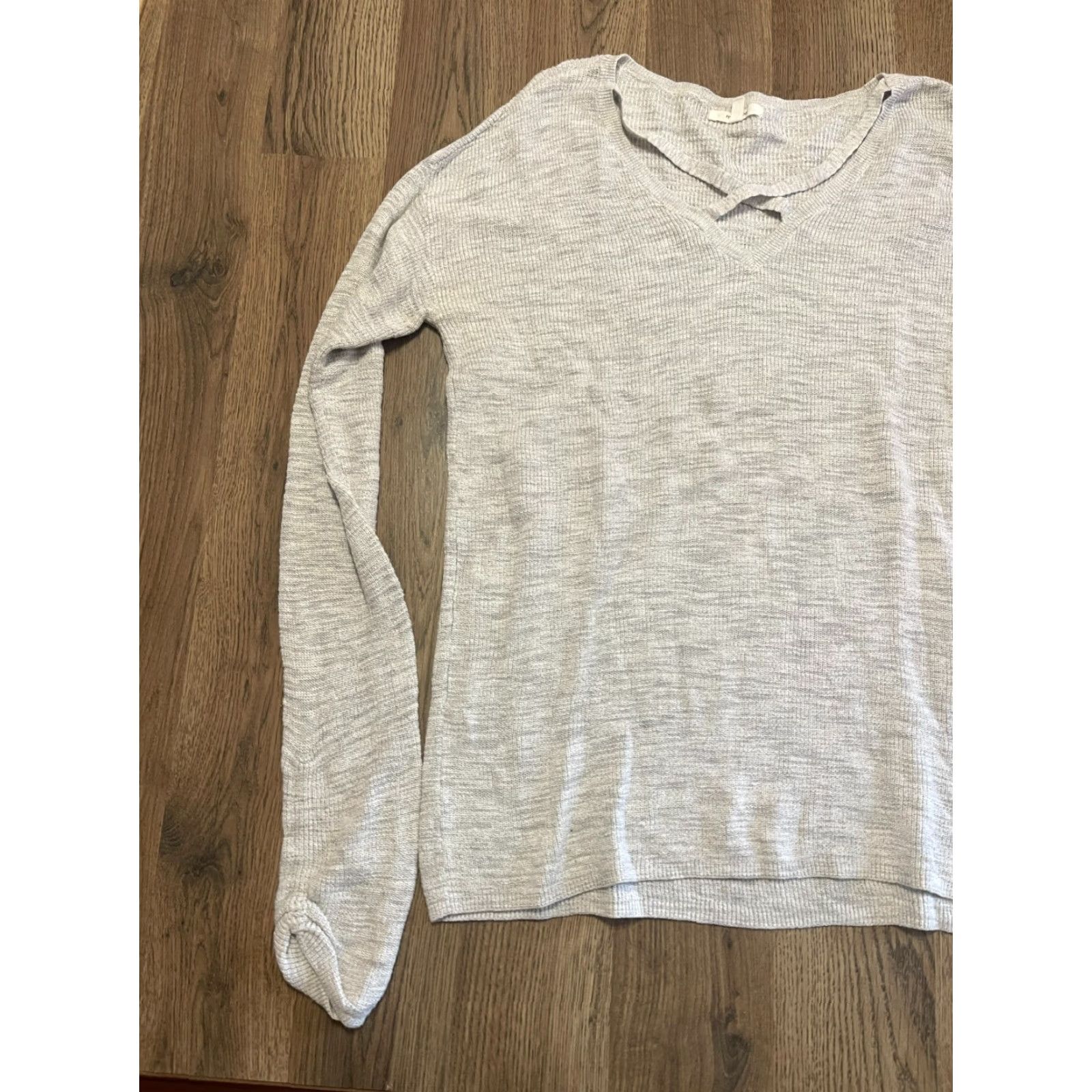Vintage Maurices Shirt Womens Medium Gray V-Neck Long Sleeve T-Shirt Casual Regular Modern FallSpringSummer Mens Womens Girls? Size M / US 6-8 / IT 42-44 - 3 Thumbnail