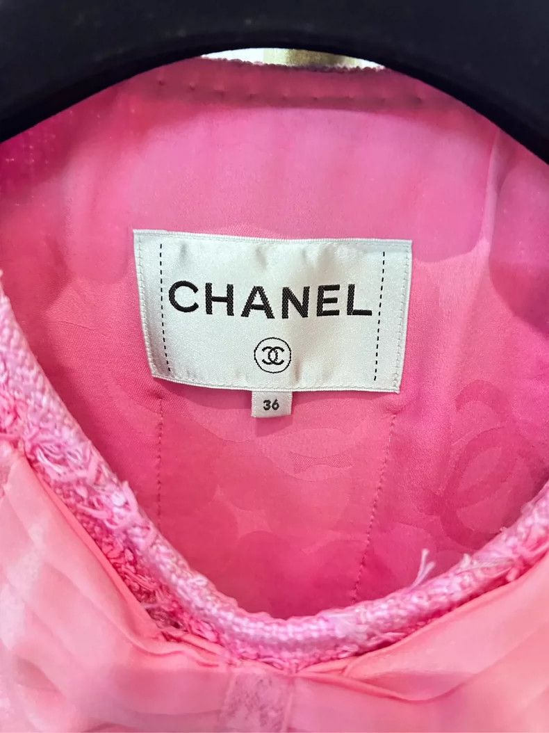 Chanel Chanel 23c early spring vacation pink round neck tweed loo Size XS / US 0-2 / IT 36-38 - 3 Thumbnail