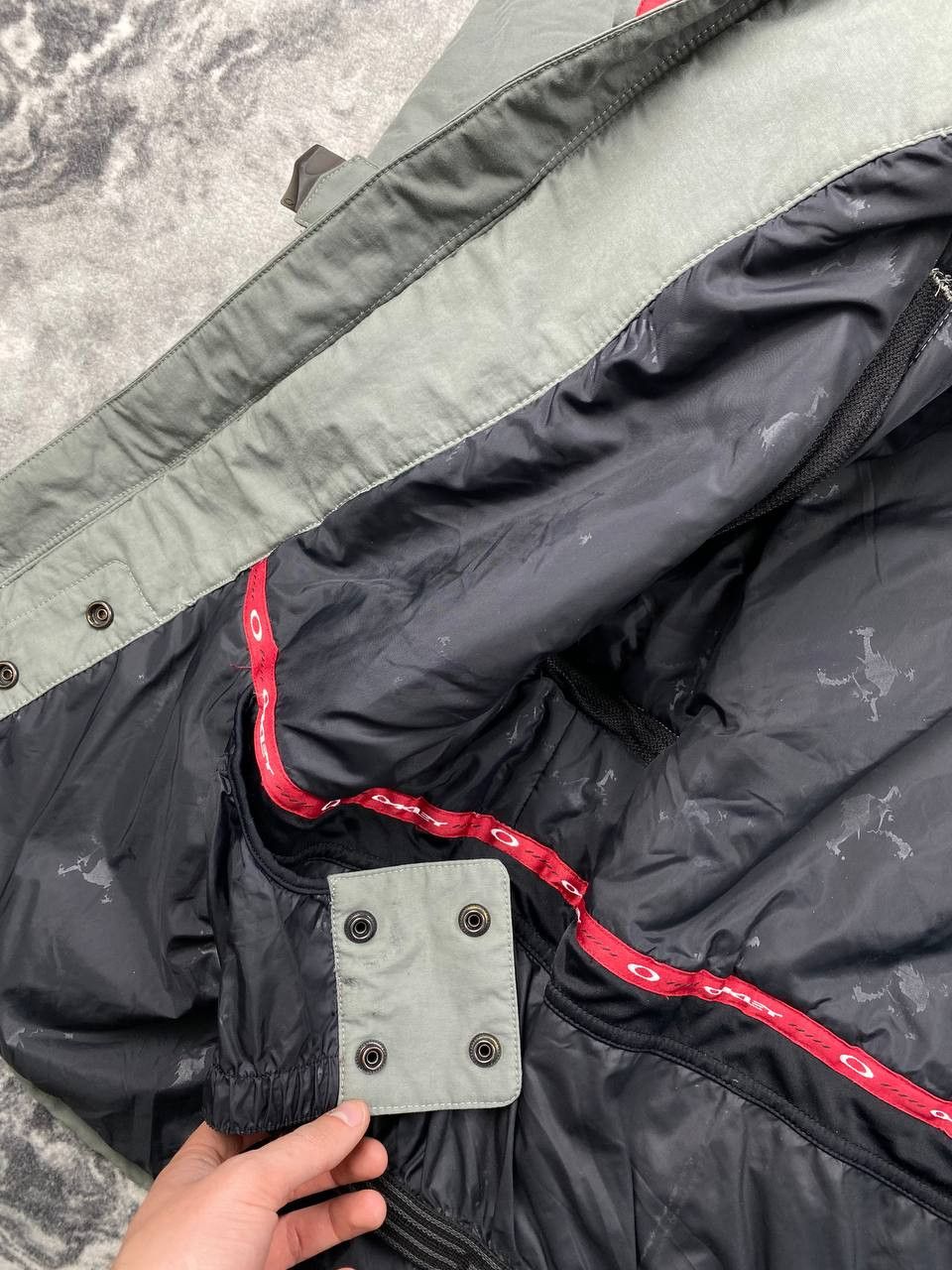 Oakley Vintage Oakley Ski Jacket Men Size XL Men Size XL Gray/ Red Size US XL / EU 56 / 4 - 14 Thumbnail