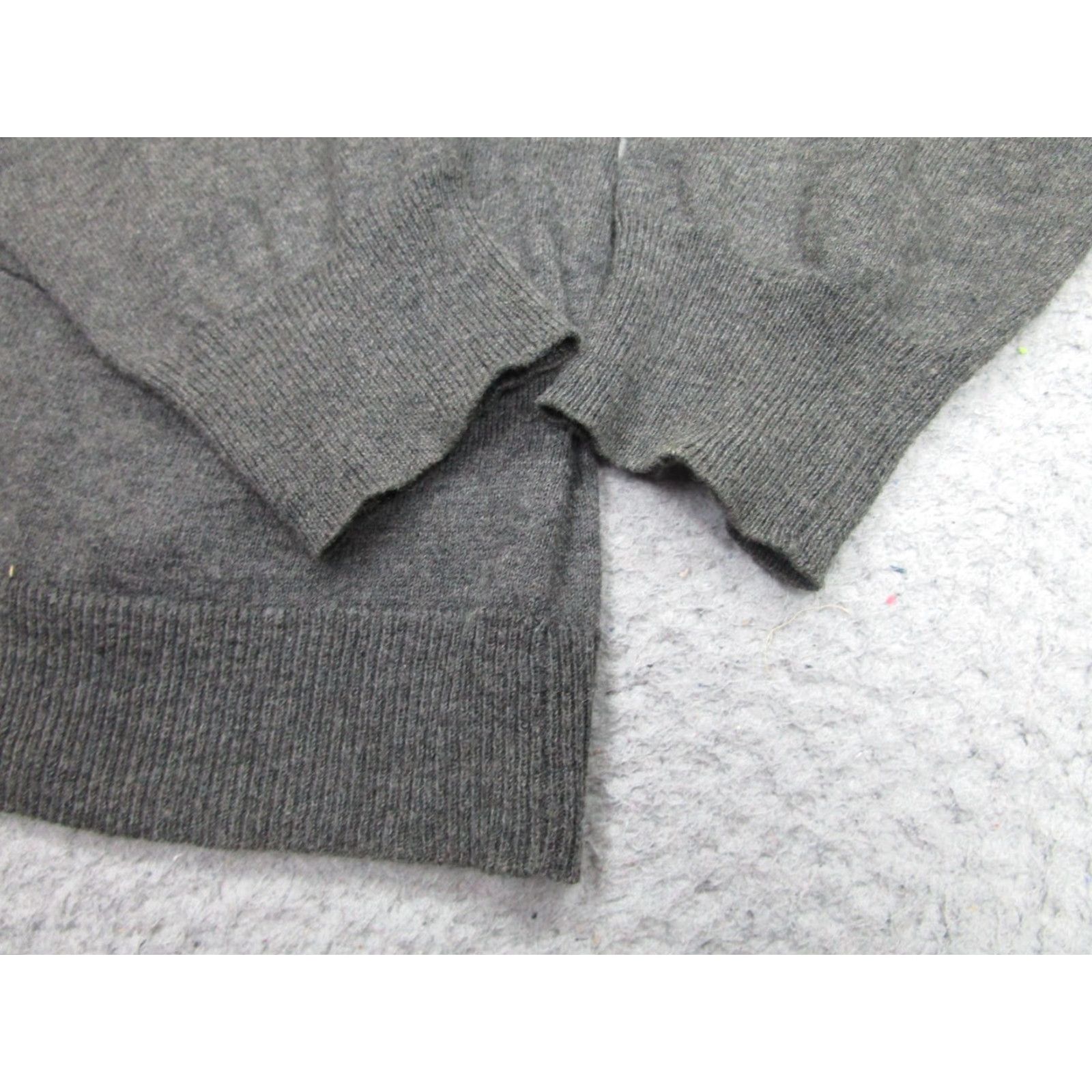 Ralph Lauren VINTAGE Lauren Ralph Lauren Cardigan Sweater Womens Petite P Gray V Neck Cashmere y2k academia Size S / US 4 / IT 40 - 5 Thumbnail