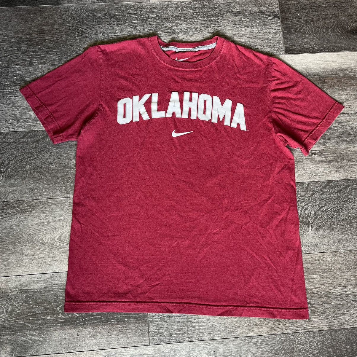 Nike Vintage 2000s Nike Oklahoma Sooners Center Swoosh Logo Tee Size US M / EU 48-50 / 2 - 2 Thumbnail