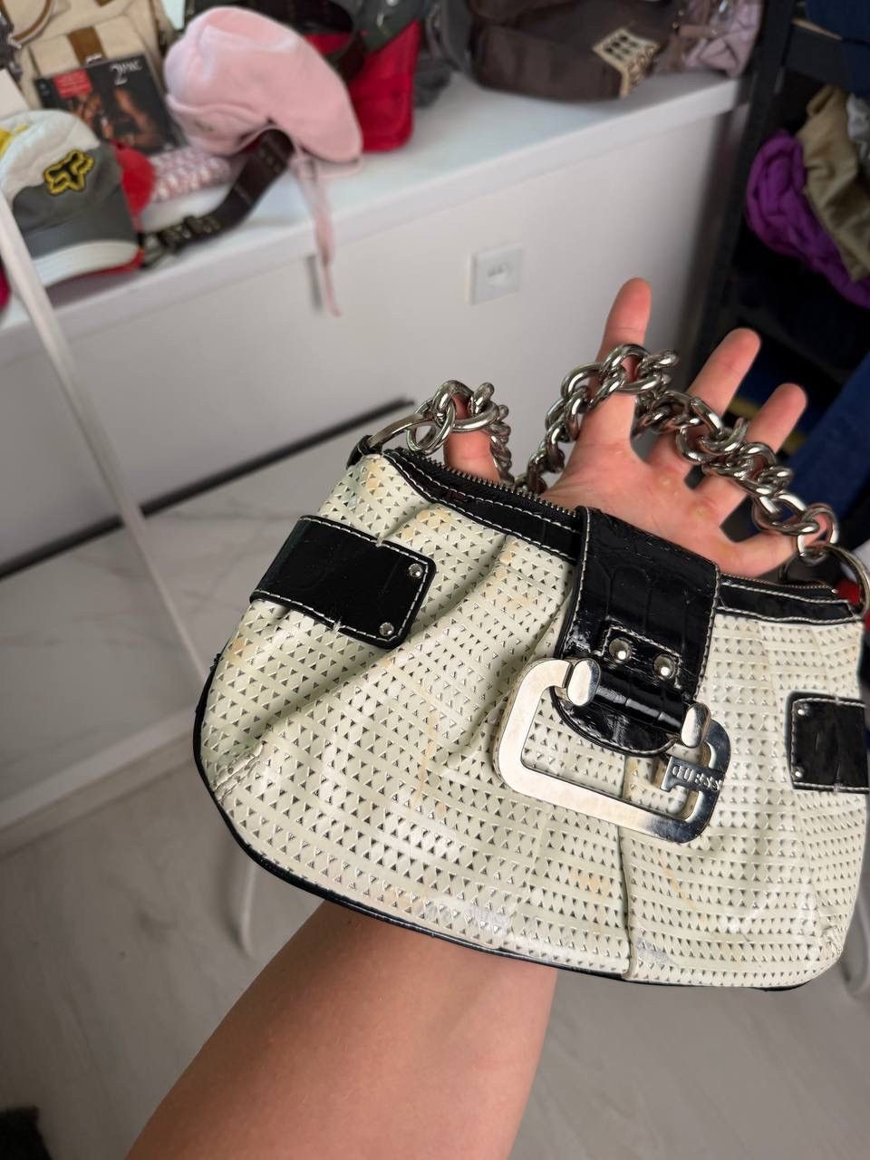 Guess Vintage Guess Y2K Perforated Chain Shoulder Bag White Black Size ONE SIZE - 4 Thumbnail