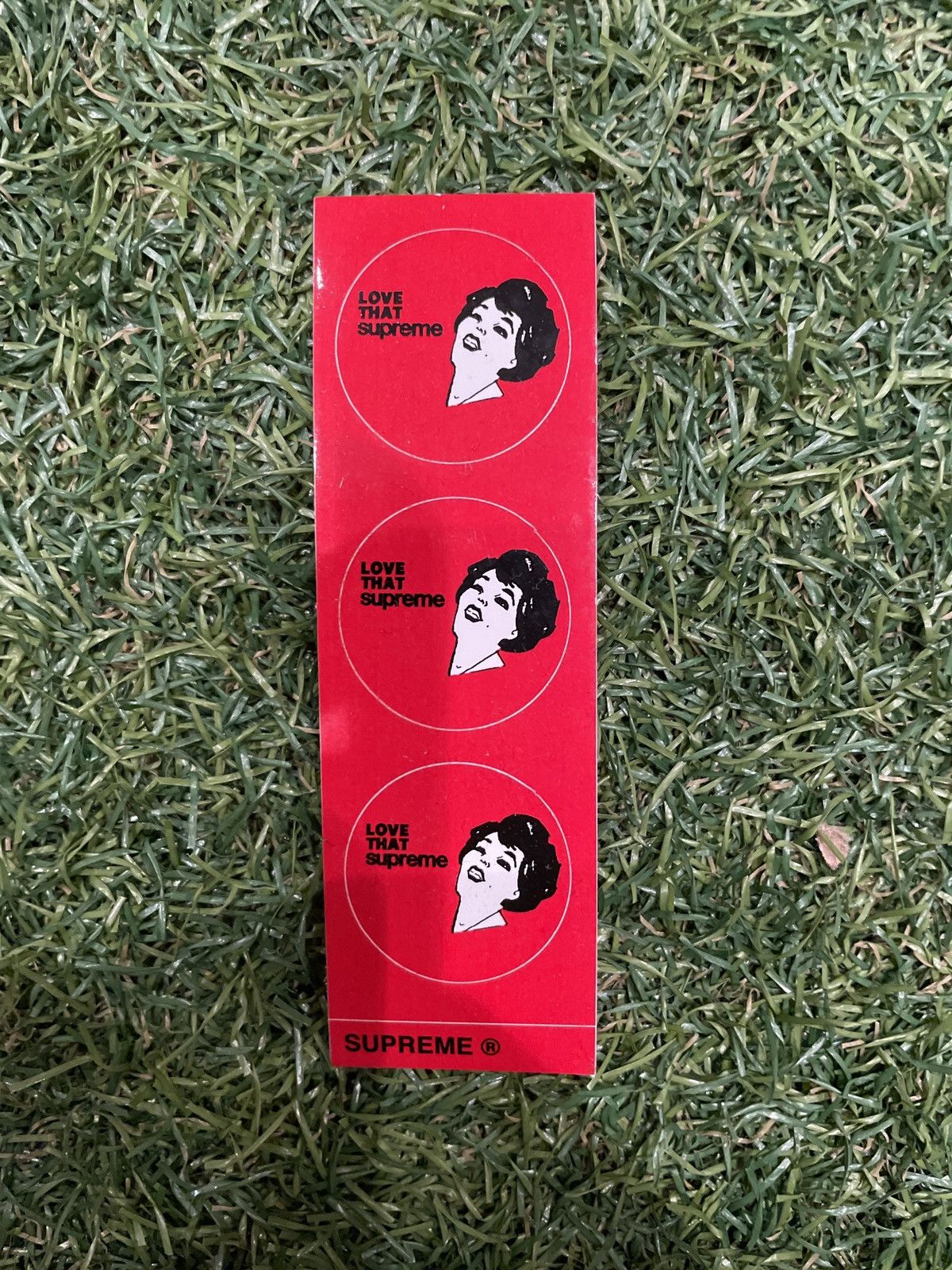 Supreme Supreme “Love That Supreme” Sticker Red Size ONE SIZE - 1 Preview