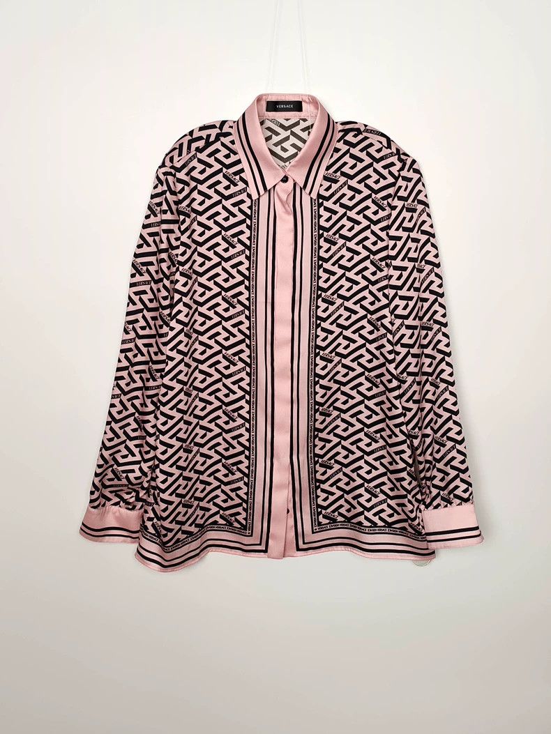 Versace Versace A silk shirt full of prints Size M / US 6-8 / IT 42-44 - 1 Thumbnail